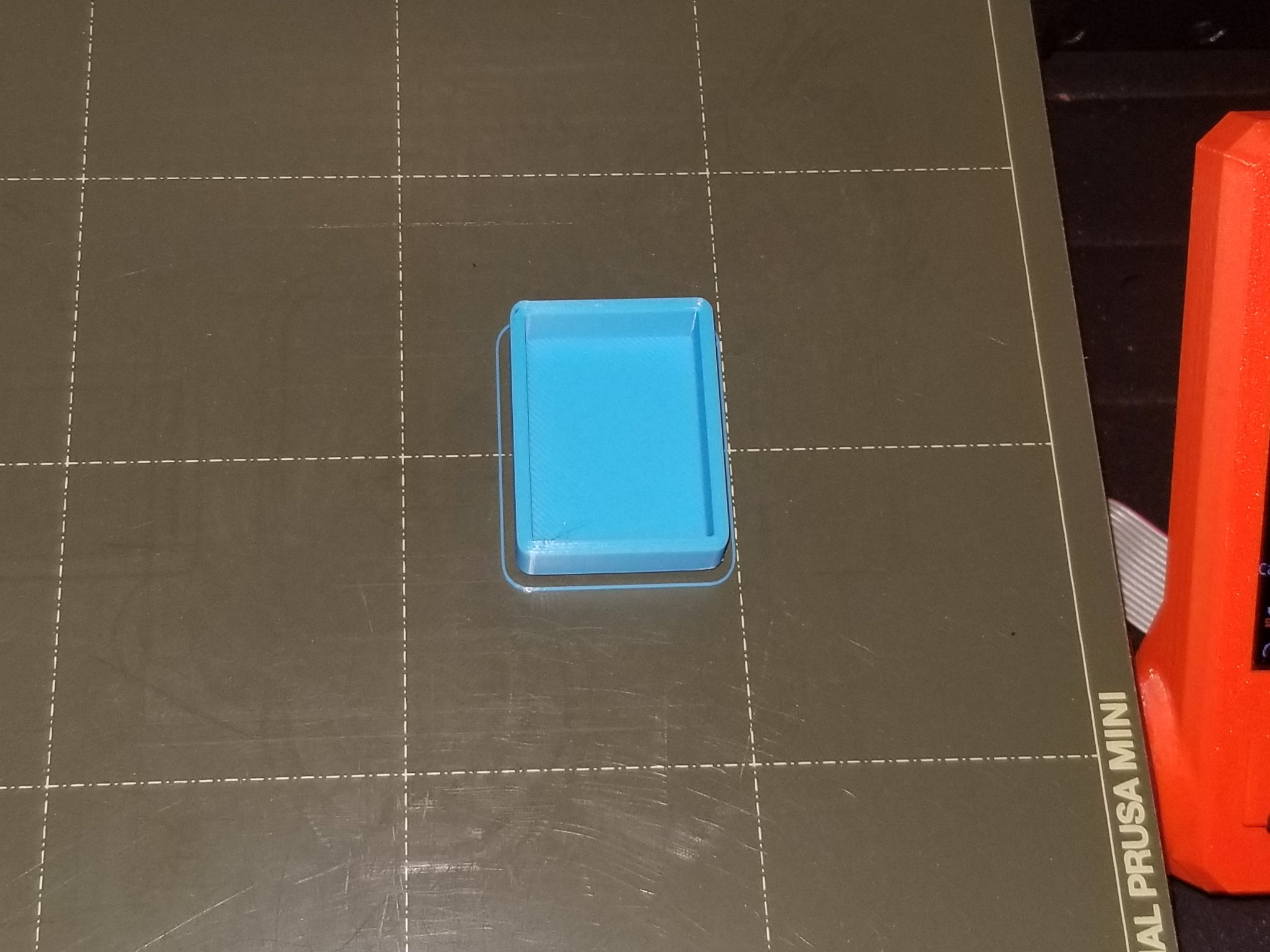 Hộp nhỏ với nắp trượt ổn định và chắc chắn