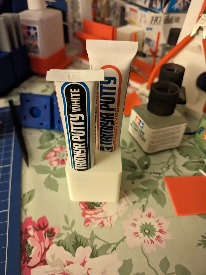 Giá đỡ 2 ống putty Tamiya trên đế Gridfinity Refined