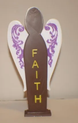 Thiên thần đức tin nhiều màu với đế trang trí