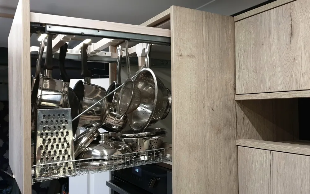 Giá đỡ dụng cụ bếp tích hợp cho nồi và chảo