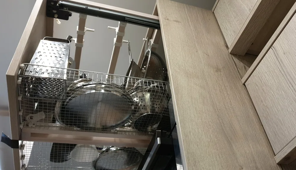 Giá đỡ dụng cụ bếp tích hợp cho nồi và chảo