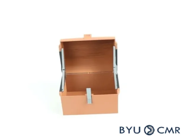 Hòm kho báu tự mở cho ngày lễ Thánh Patrick