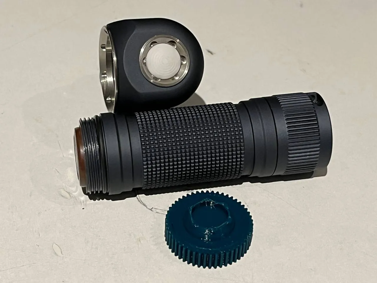 Công cụ điều chỉnh và tháo nắp nút cho đèn pin Emisar và Noct...