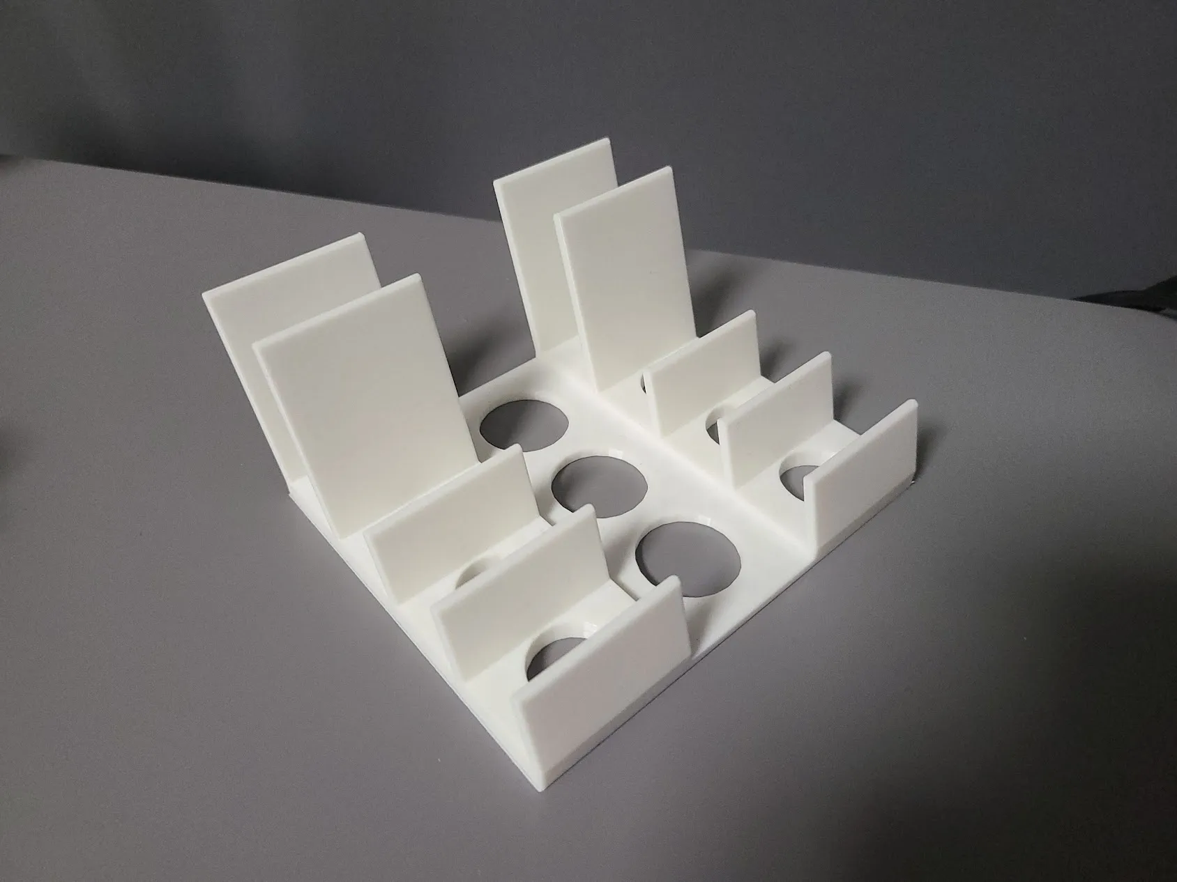 Giá đỡ điện thoại, máy tính bảng và pin sạc đa năng