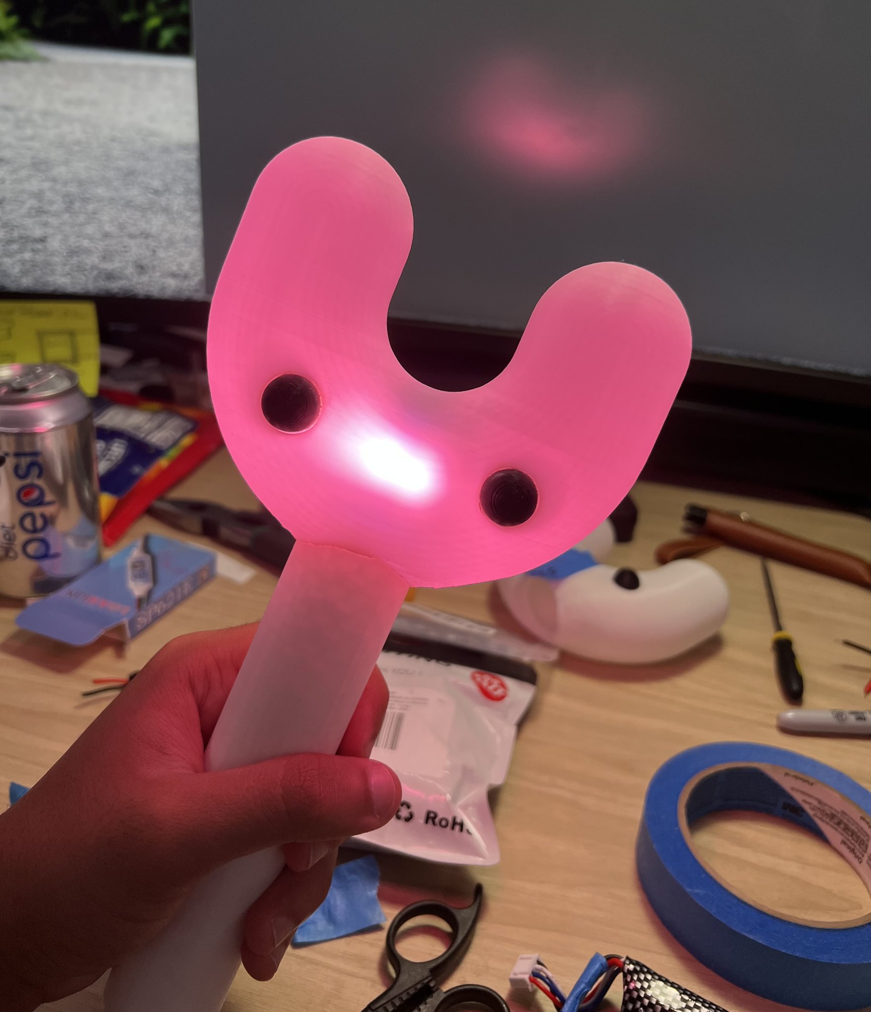 Gậy phát sáng Binky Bong của nhóm New Jeans