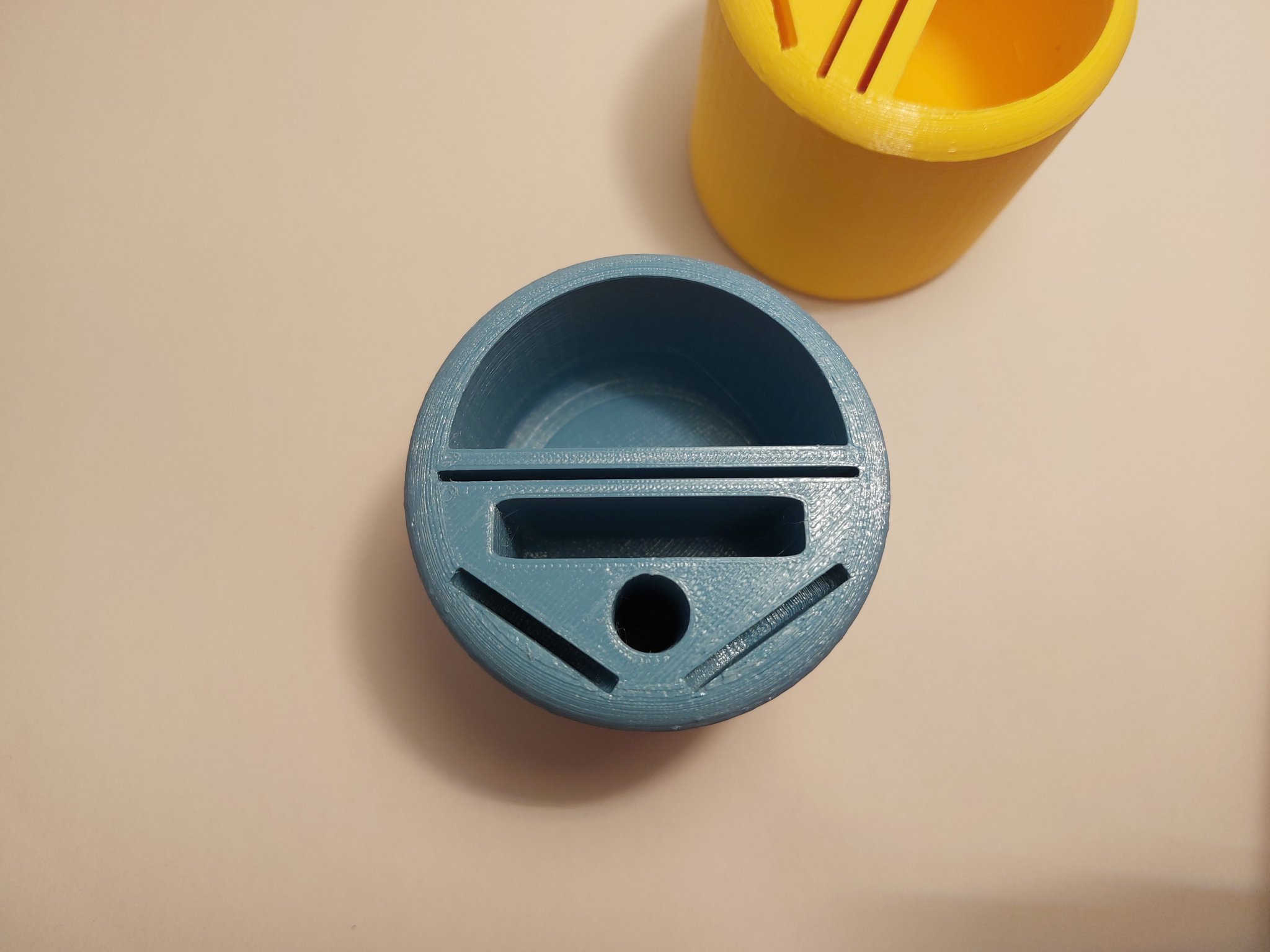 Giá đỡ đa năng cho đồ dùng trong ô tô kích thước lon tiêu ch...