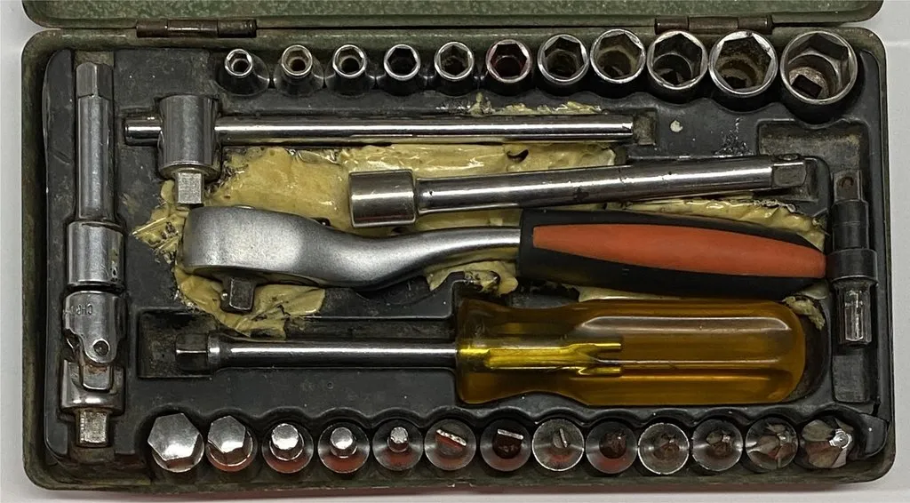 Thay thế đầu vào cho bộ cờ lê và mũi khoan 45 năm tuổi