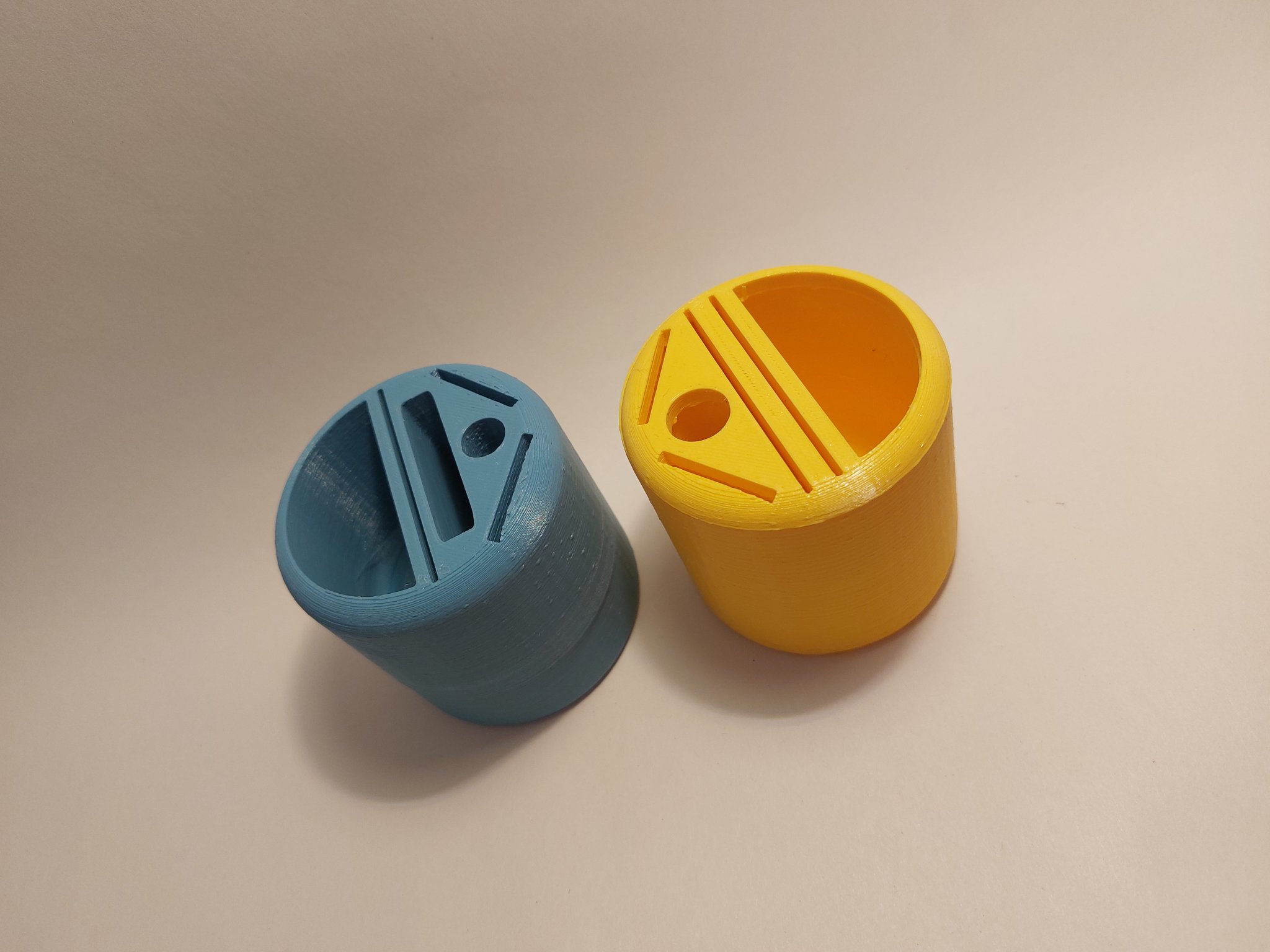 Giá đỡ đa năng cho đồ dùng trong ô tô kích thước lon tiêu ch...