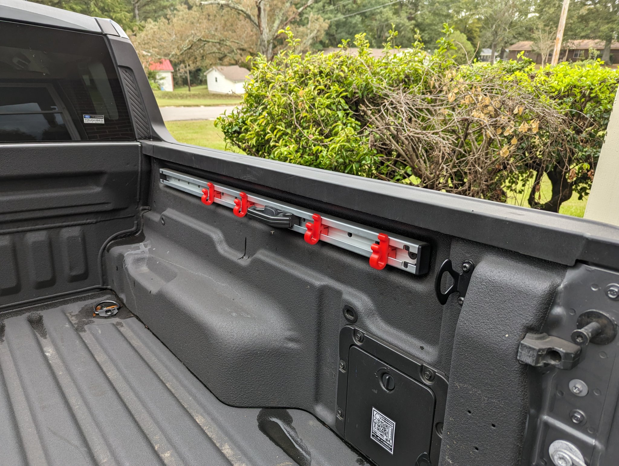 Móc treo túi hàng cho hệ thống quản lý hàng hóa Ford