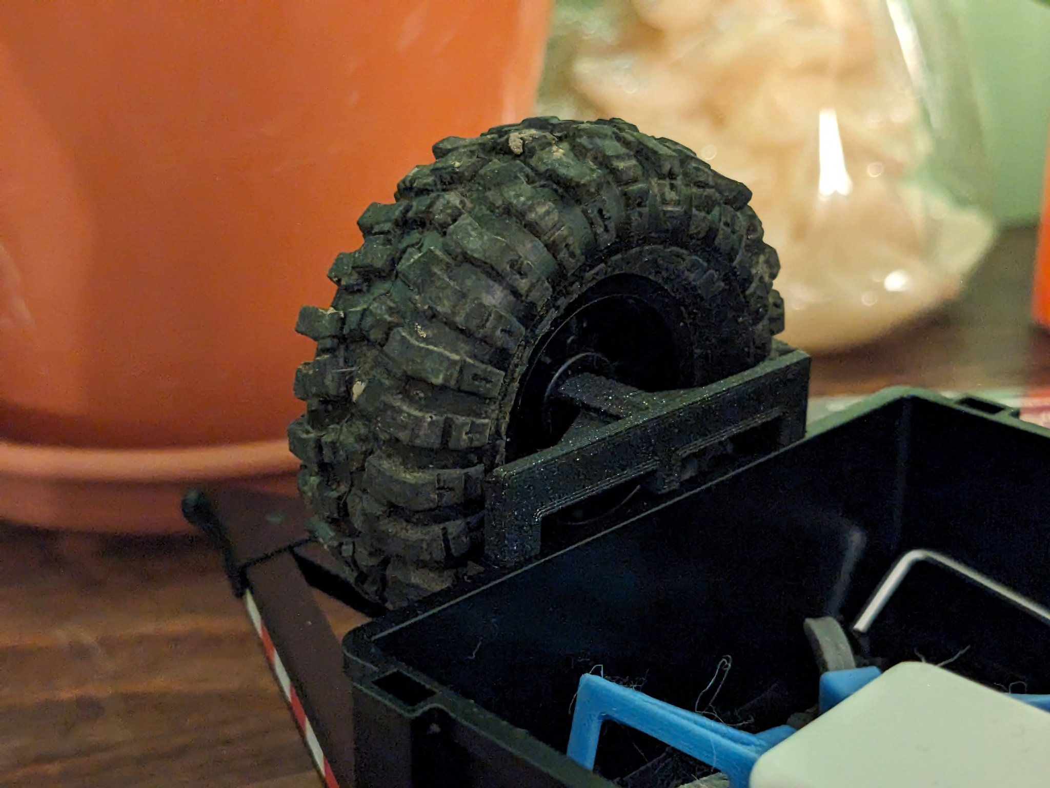 Giá đỡ bánh dự phòng cho xe kéo TRX-4M