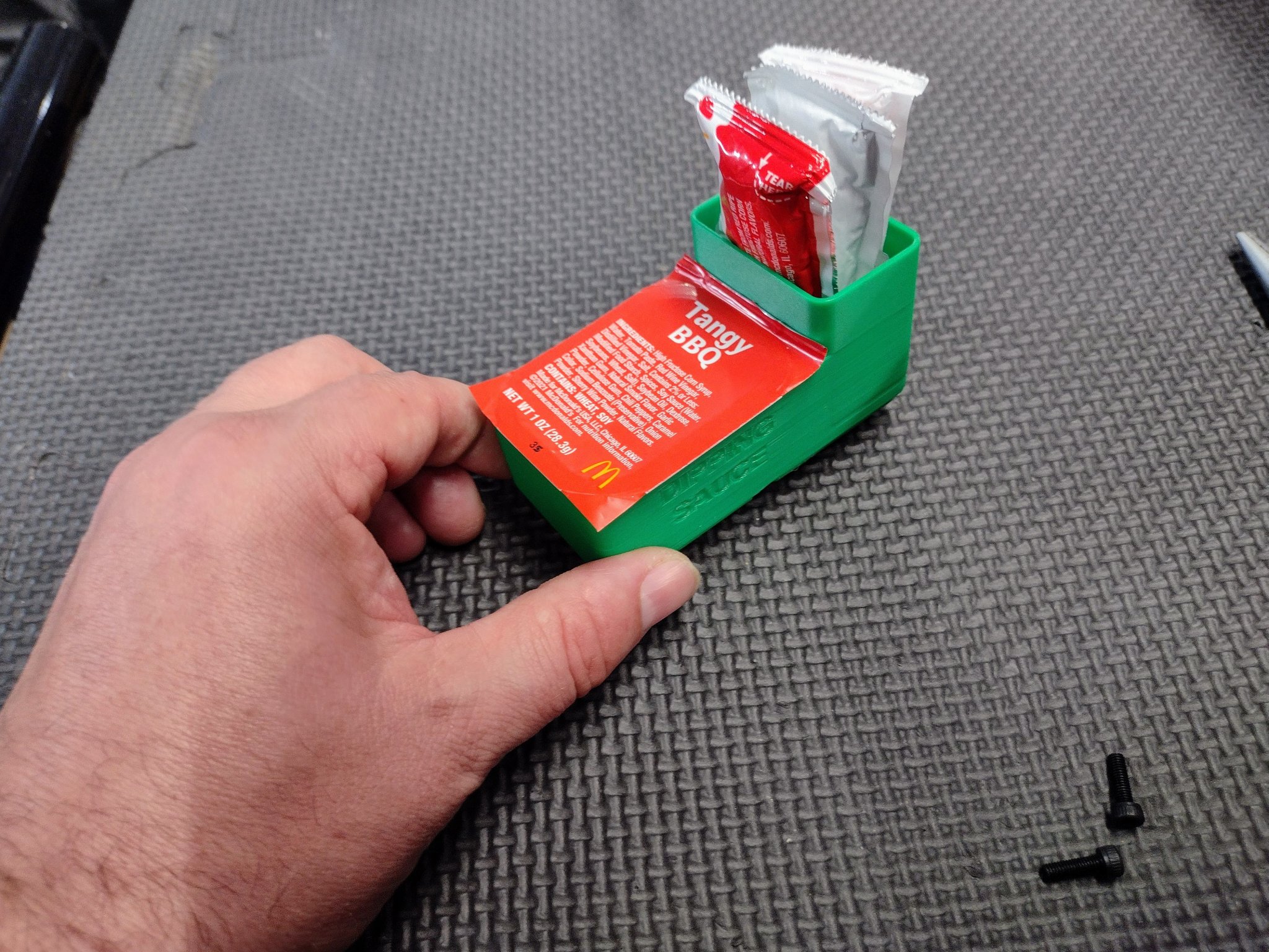 Giá đỡ nước chấm Gridfinity cho xe hơi