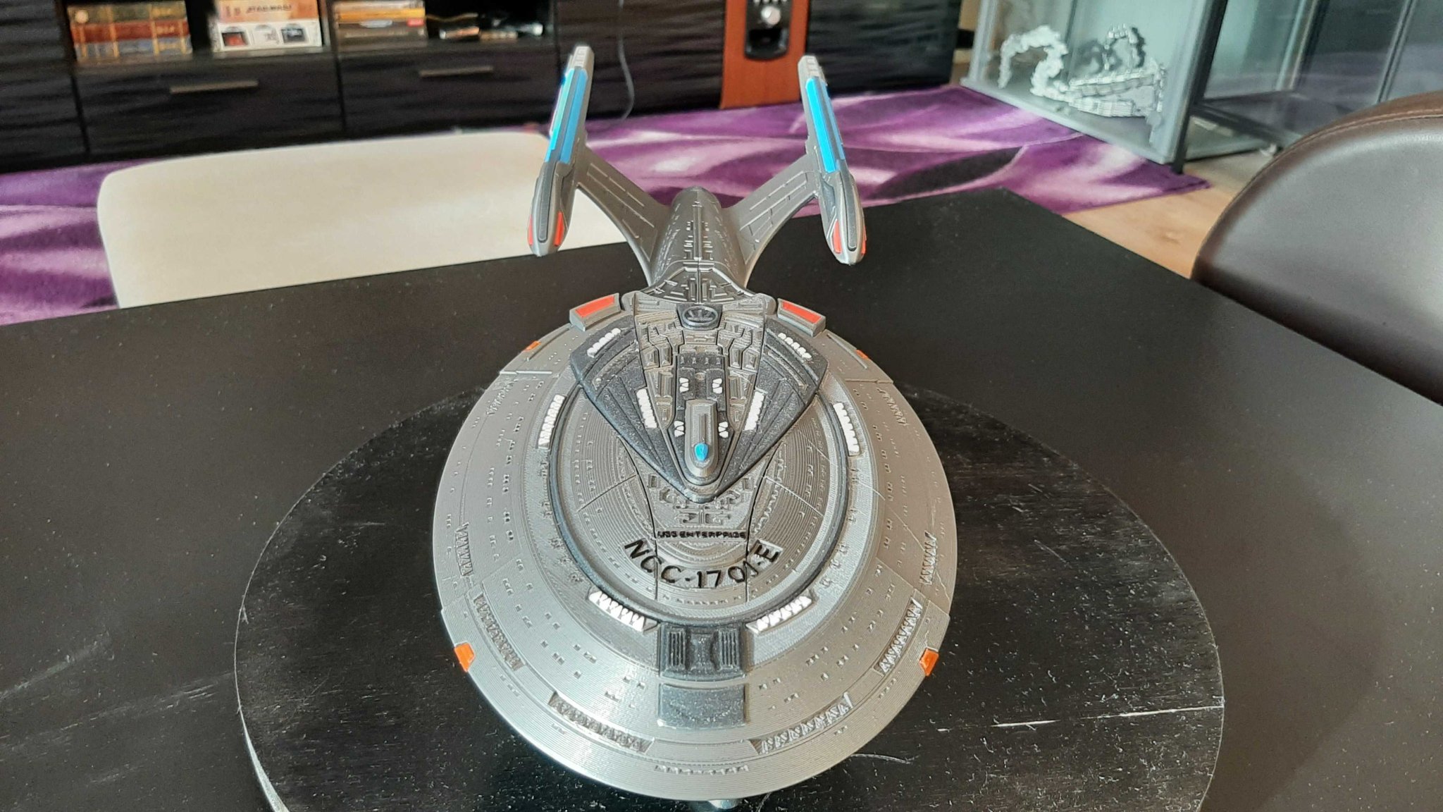 Mô hình tàu USS Enterprise-E lớp Sovereign từ Star Trek