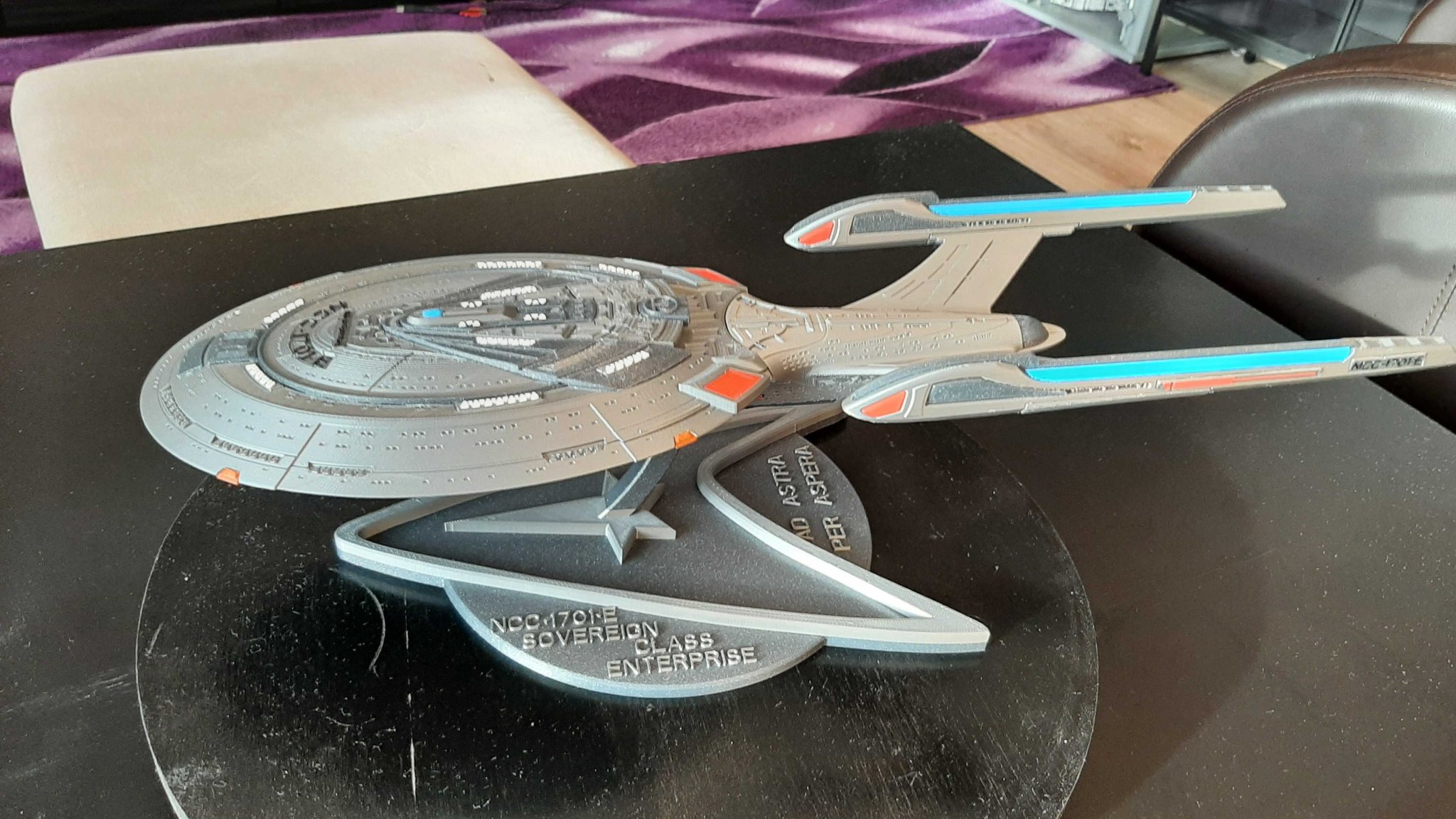 Mô hình tàu USS Enterprise-E lớp Sovereign từ Star Trek