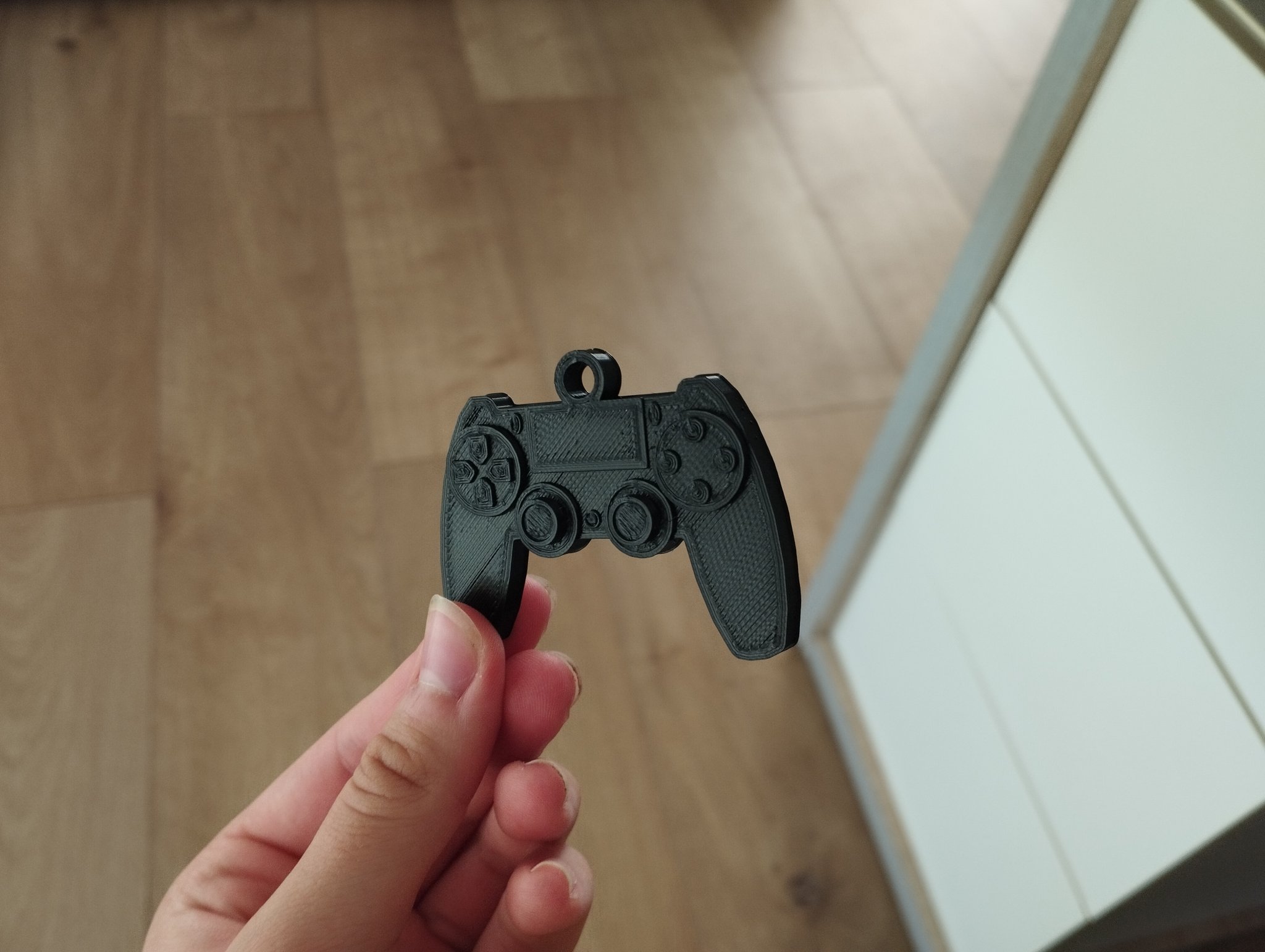 Móc khóa joystick PS4 đơn giản