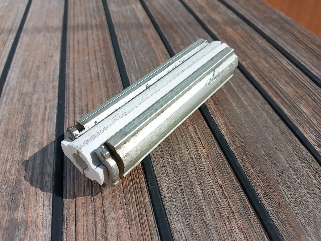 Bộ 2 vòng bi cho hệ thống cuốn buồm đầu tiên