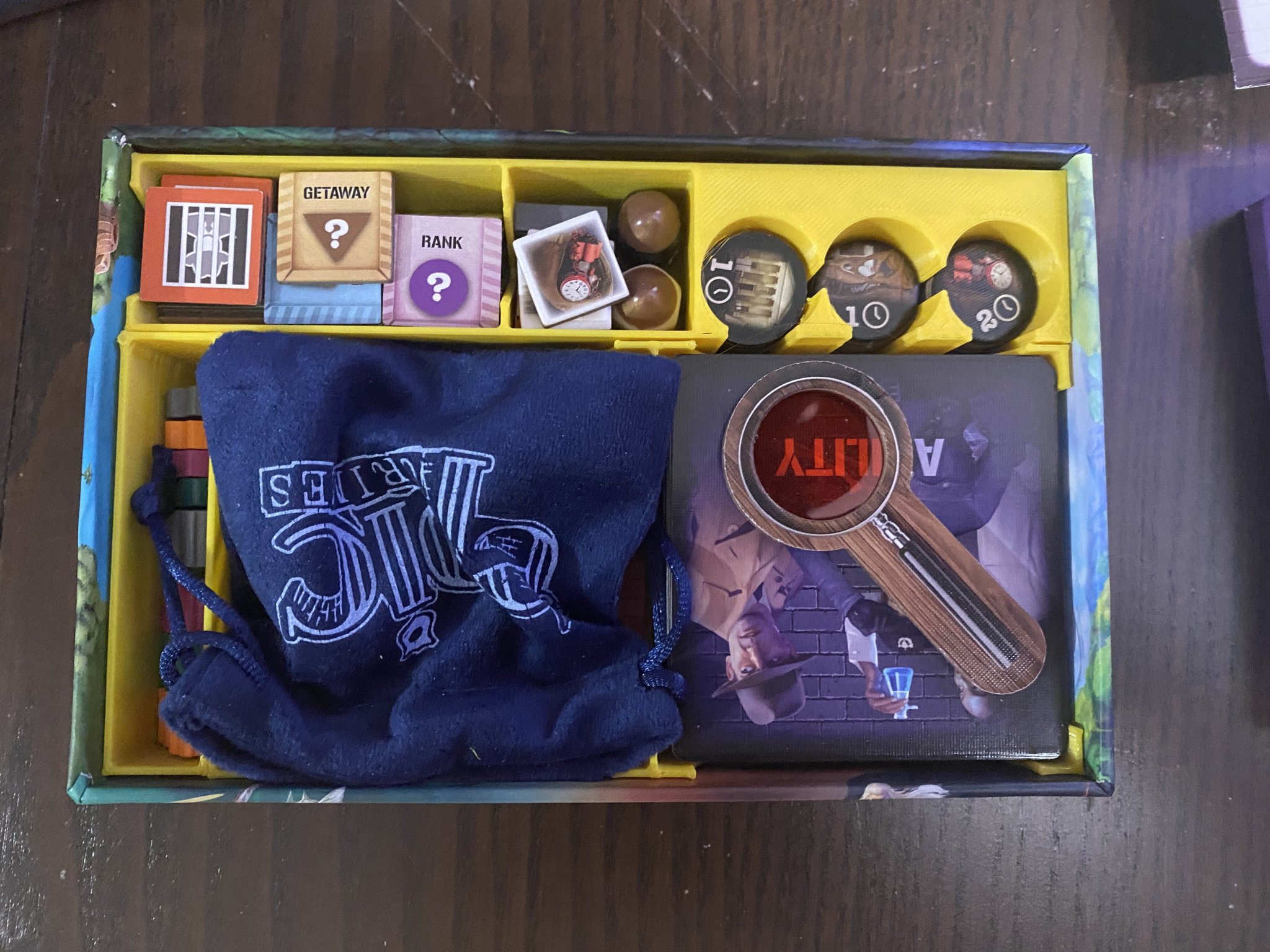 Bộ giá đỡ lưu trữ cho trò chơi Tiny Epic Crimes