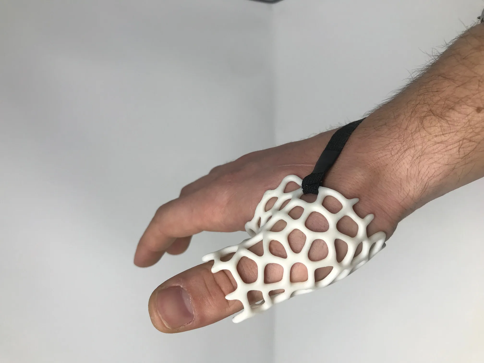 Đai hỗ trợ ngón tay cái bên phải cho người sáng tạo