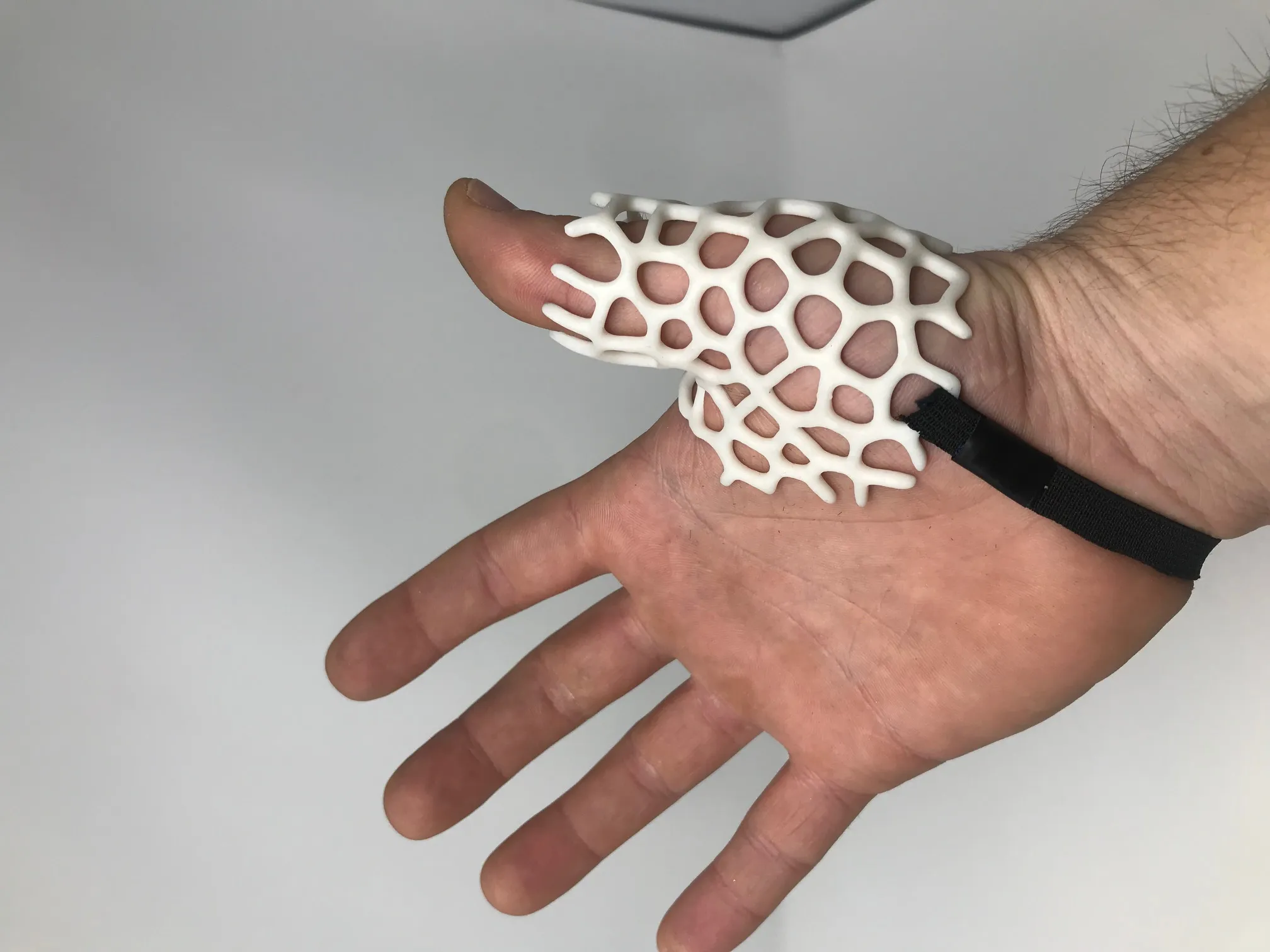 Đai hỗ trợ ngón tay cái bên phải cho người sáng tạo