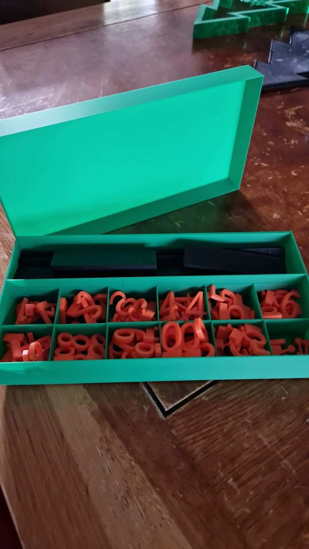 Nhãn giá và hộp lưu trữ cho hội chợ thủ công