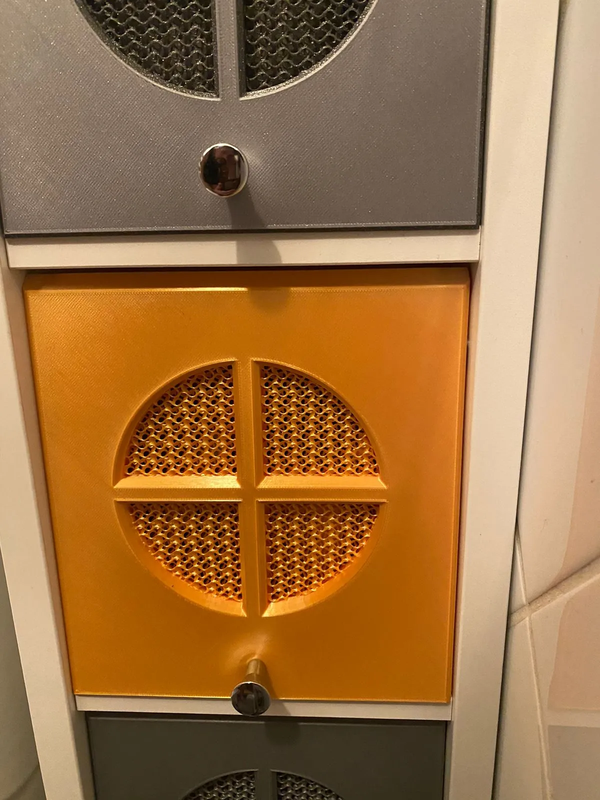 Cửa cho kệ Ikea Gnedby với bản lề bên hông