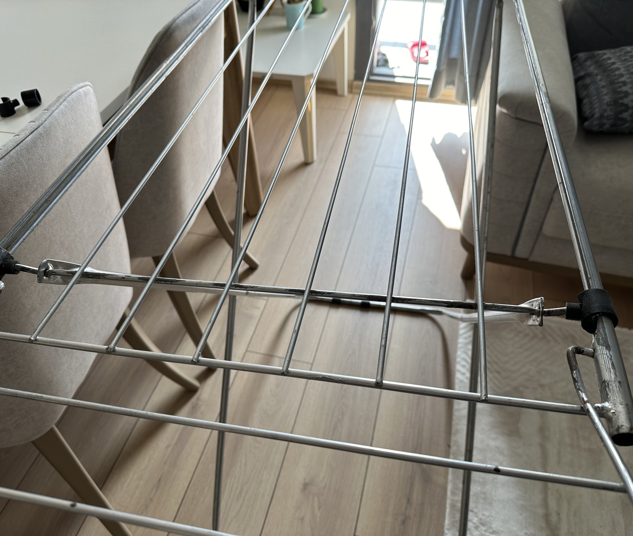 Bộ phận hỗ trợ chuyển động trục của giá phơi quần áo