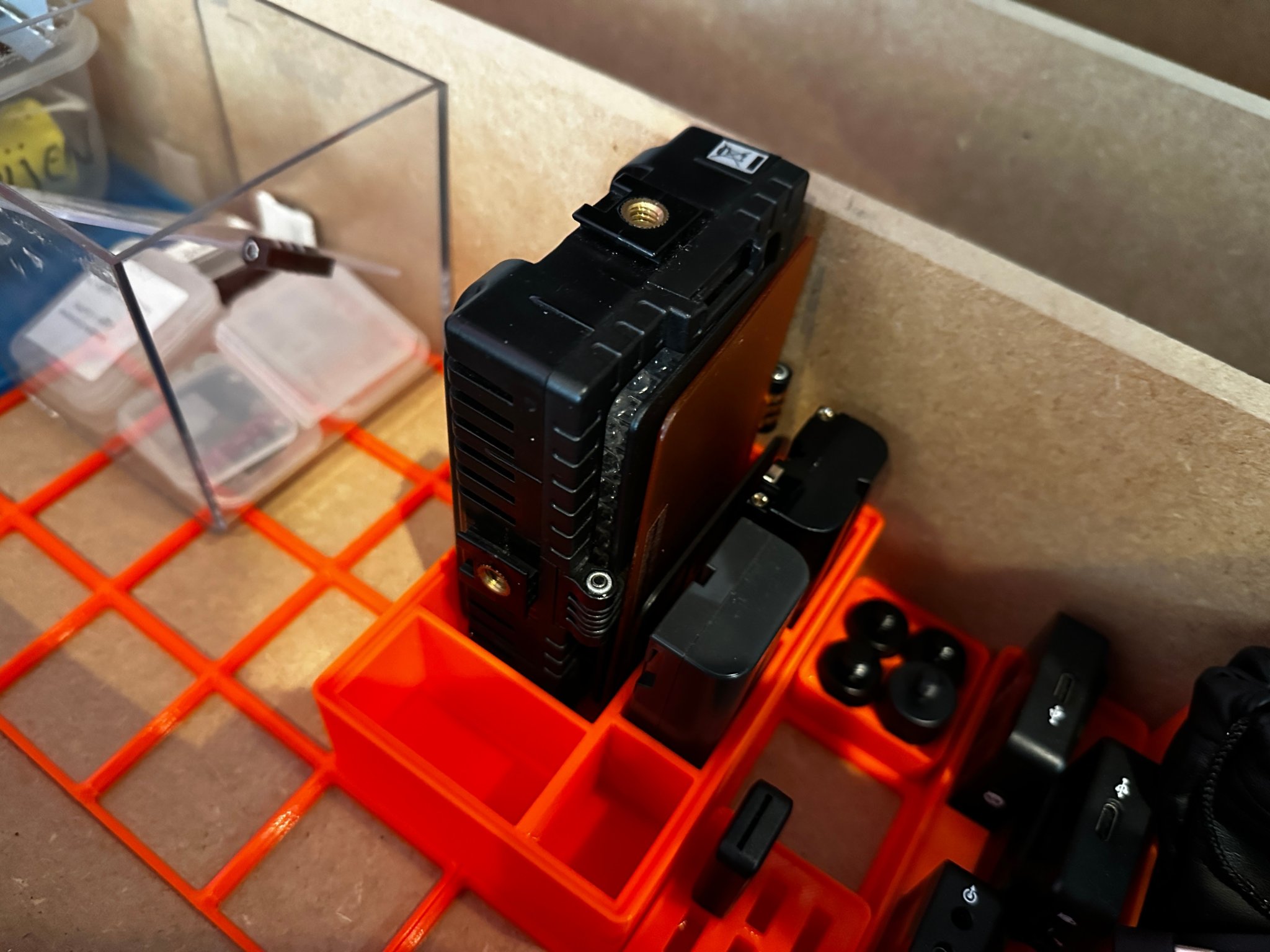 Hộp Gridfinity cho đèn camera FalconEyes DV96-V