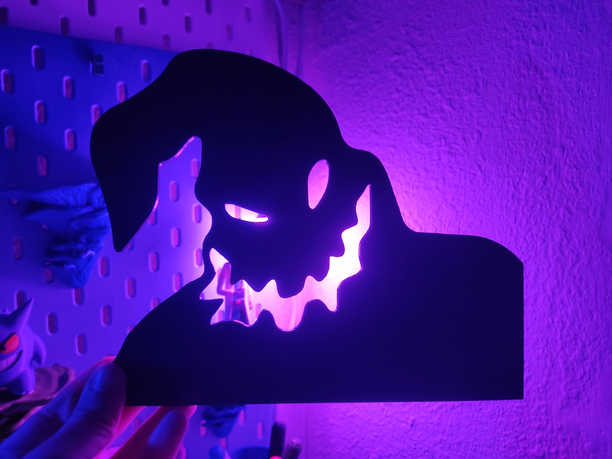 Trang trí cửa sổ Oogie Boogie từ Nightmare Before Christmas