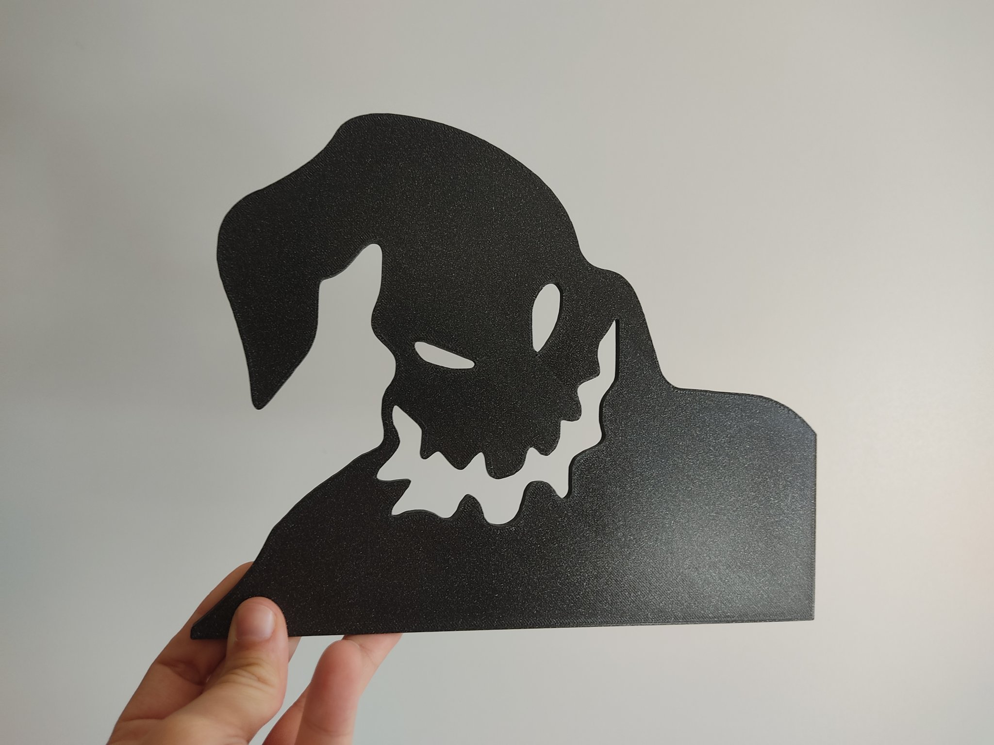 Trang trí cửa sổ Oogie Boogie từ Nightmare Before Christmas