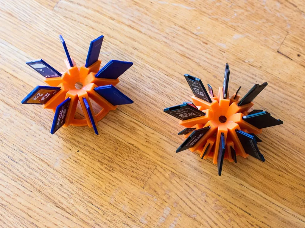 Giá đỡ thẻ SD thiết kế nút gọn gàng cho bàn làm việc