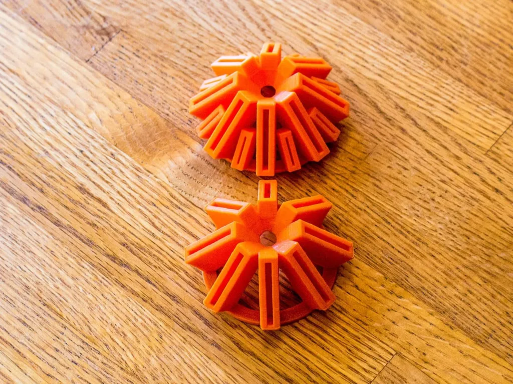 Giá đỡ thẻ SD thiết kế nút gọn gàng cho bàn làm việc