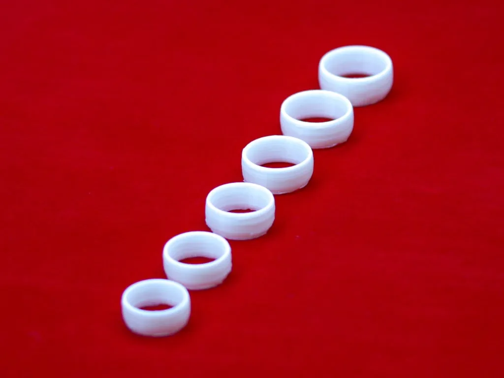 Nhẫn cưới phong cách Gollum cho trang phục hóa trang