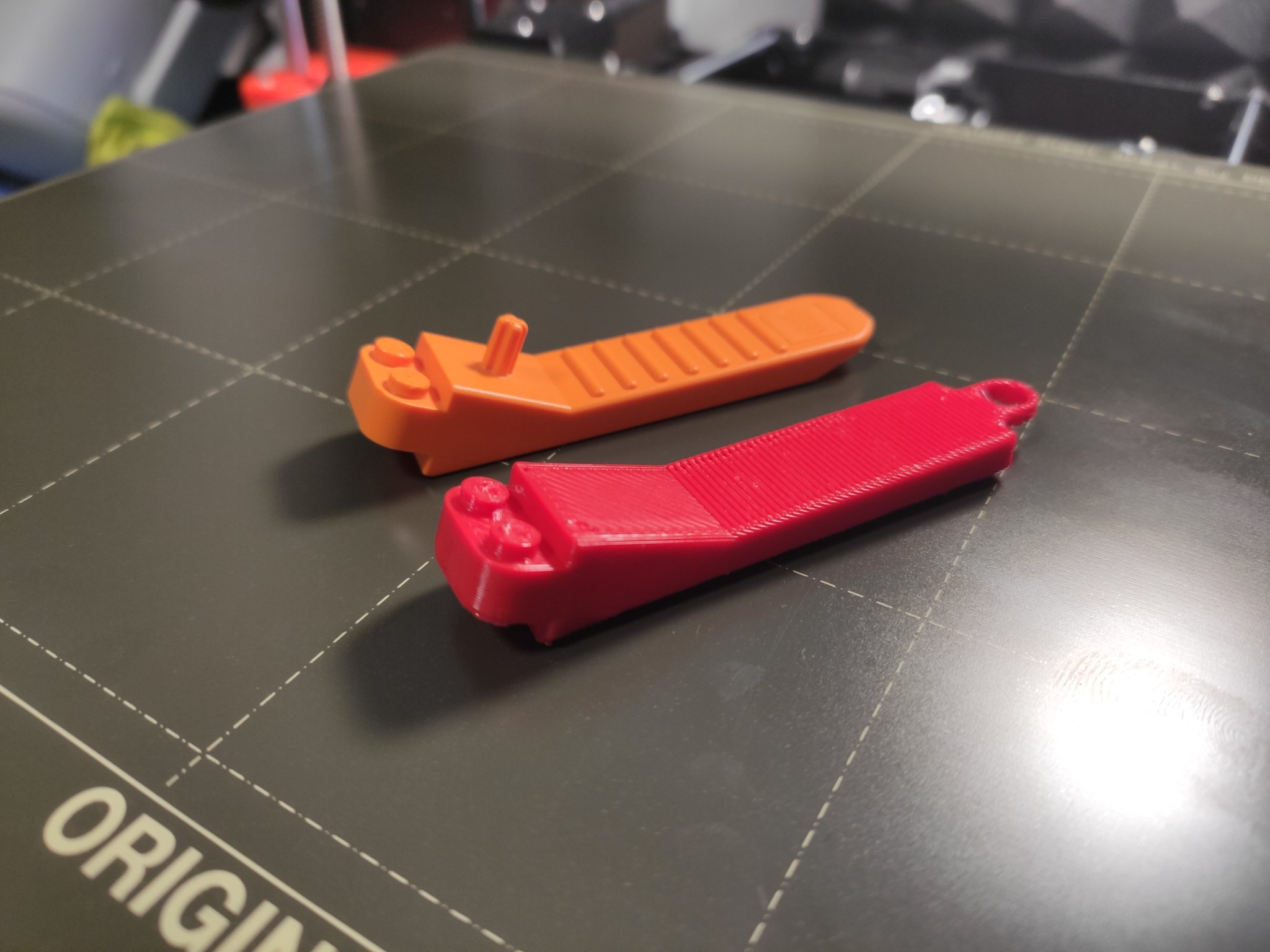 Phân tách viên gạch LEGO với lỗ móc chìa khóa