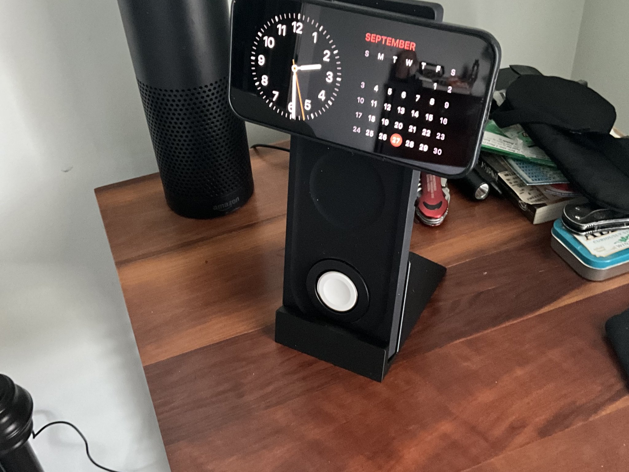 Giá đỡ đứng cho bộ sạc MagSafe 3 trong 1 của Belkin