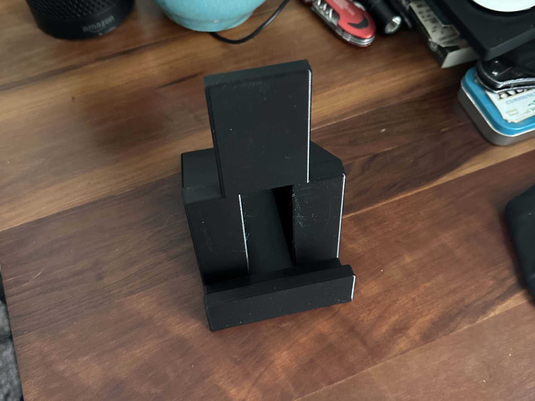 Giá đỡ đứng cho bộ sạc MagSafe 3 trong 1 của Belkin