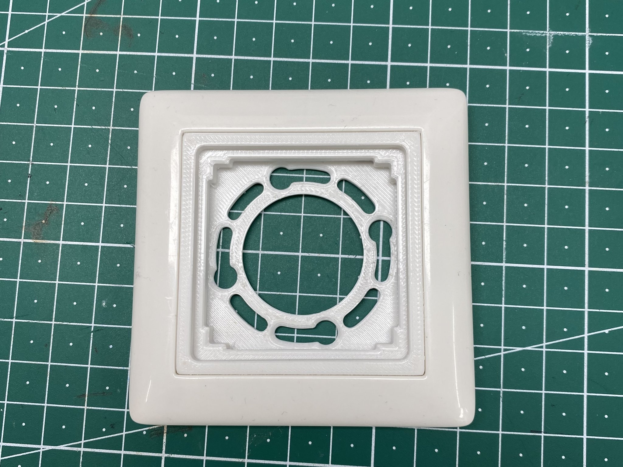 Khung chuyển đổi Somfy IO cho Gira S55