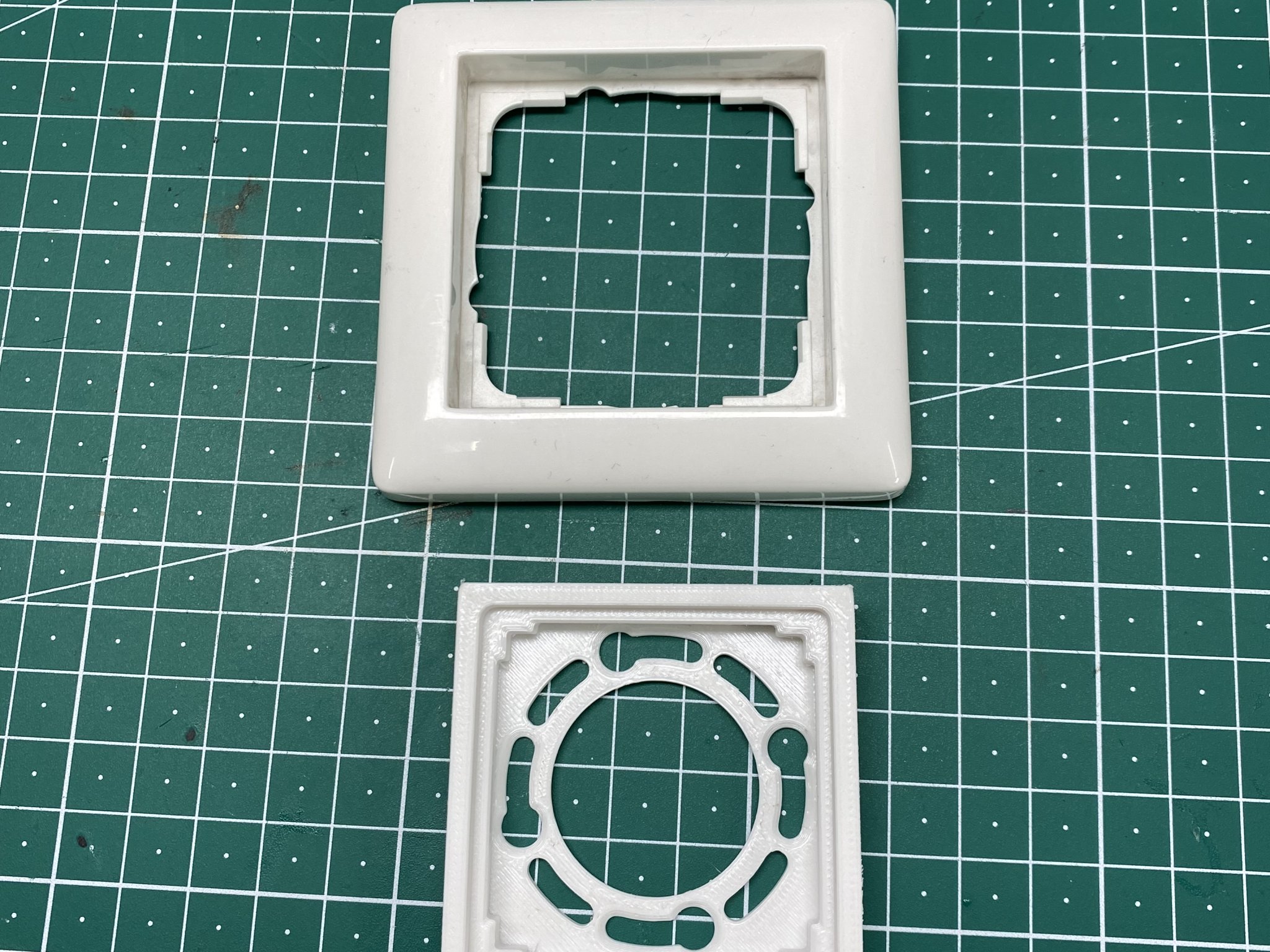 Khung chuyển đổi Somfy IO cho Gira S55