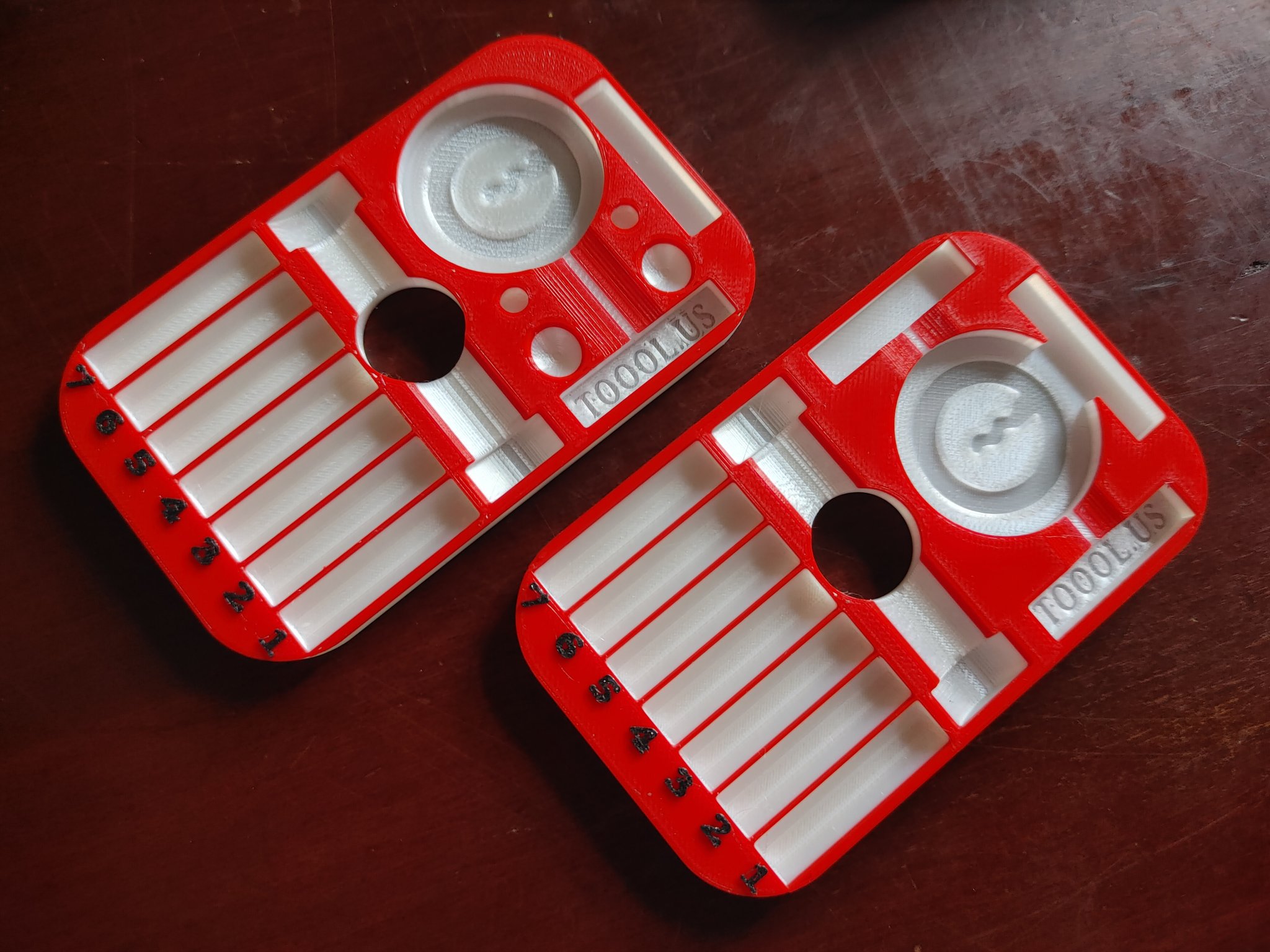 Khay ghim khóa và phụ kiện để trong hộp Altoids