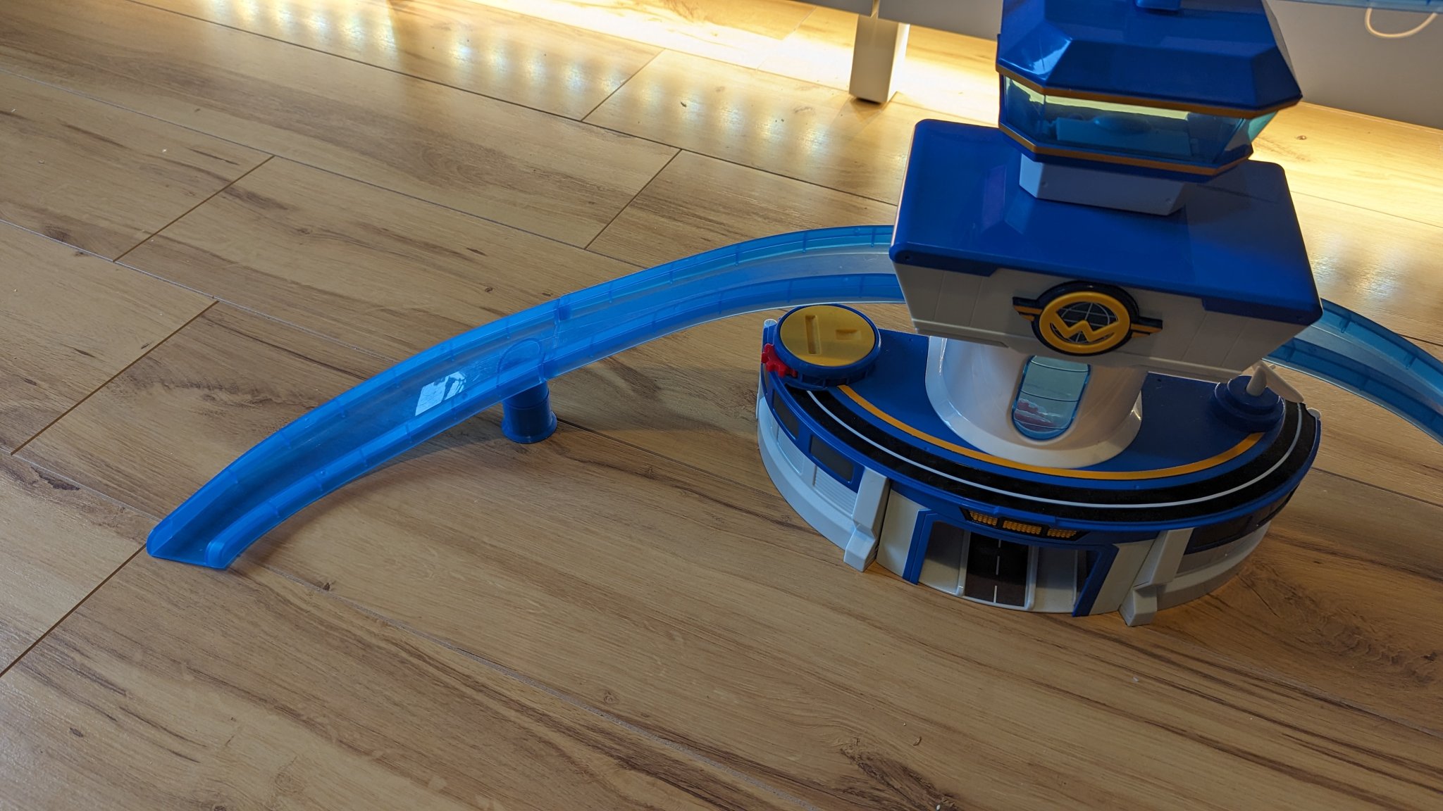 Thay thế cột cho cầu trượt sân bay Superwings World