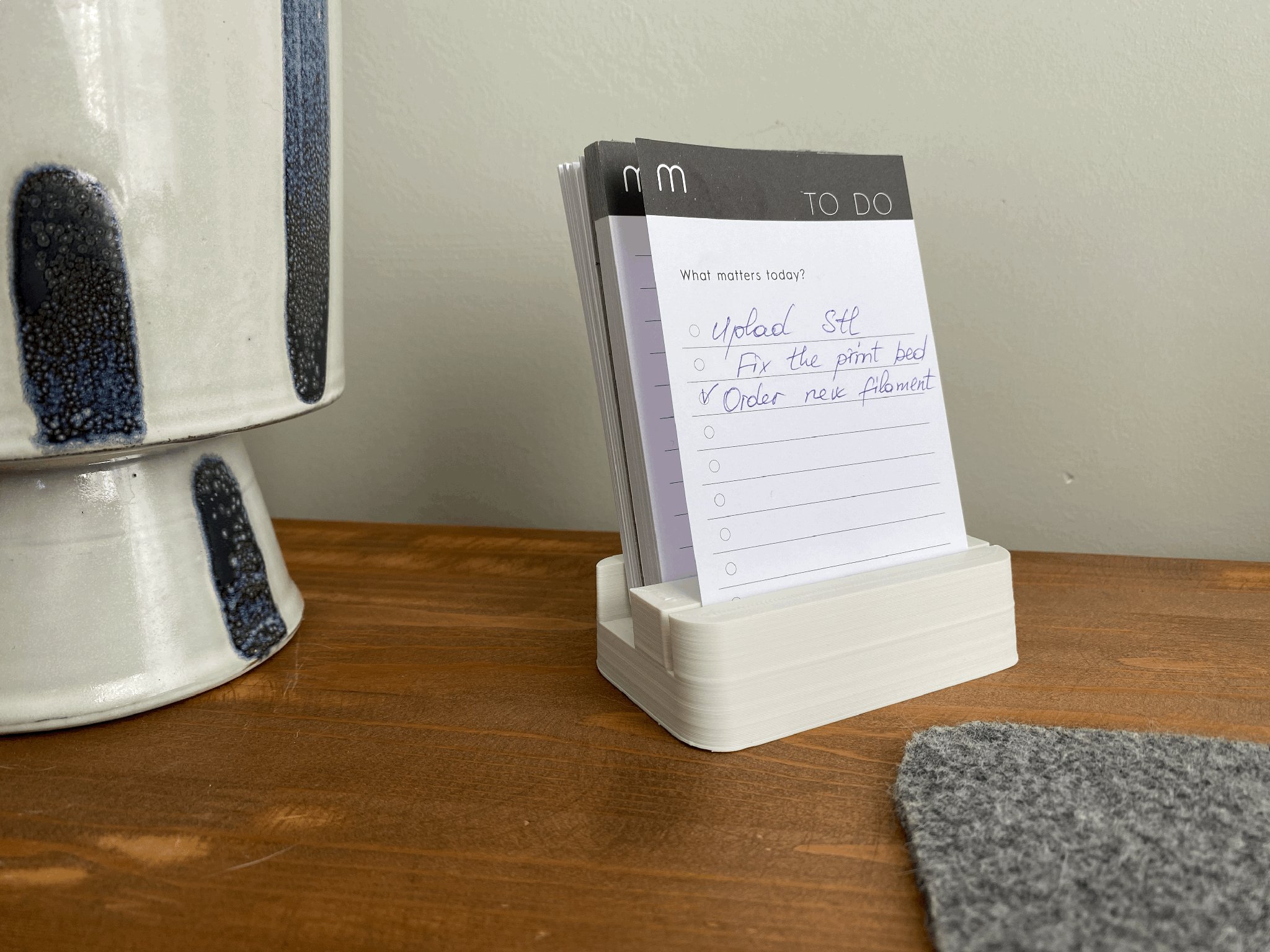 Giá đỡ ghi chú và danh sách việc cần làm với ngăn bổ sung