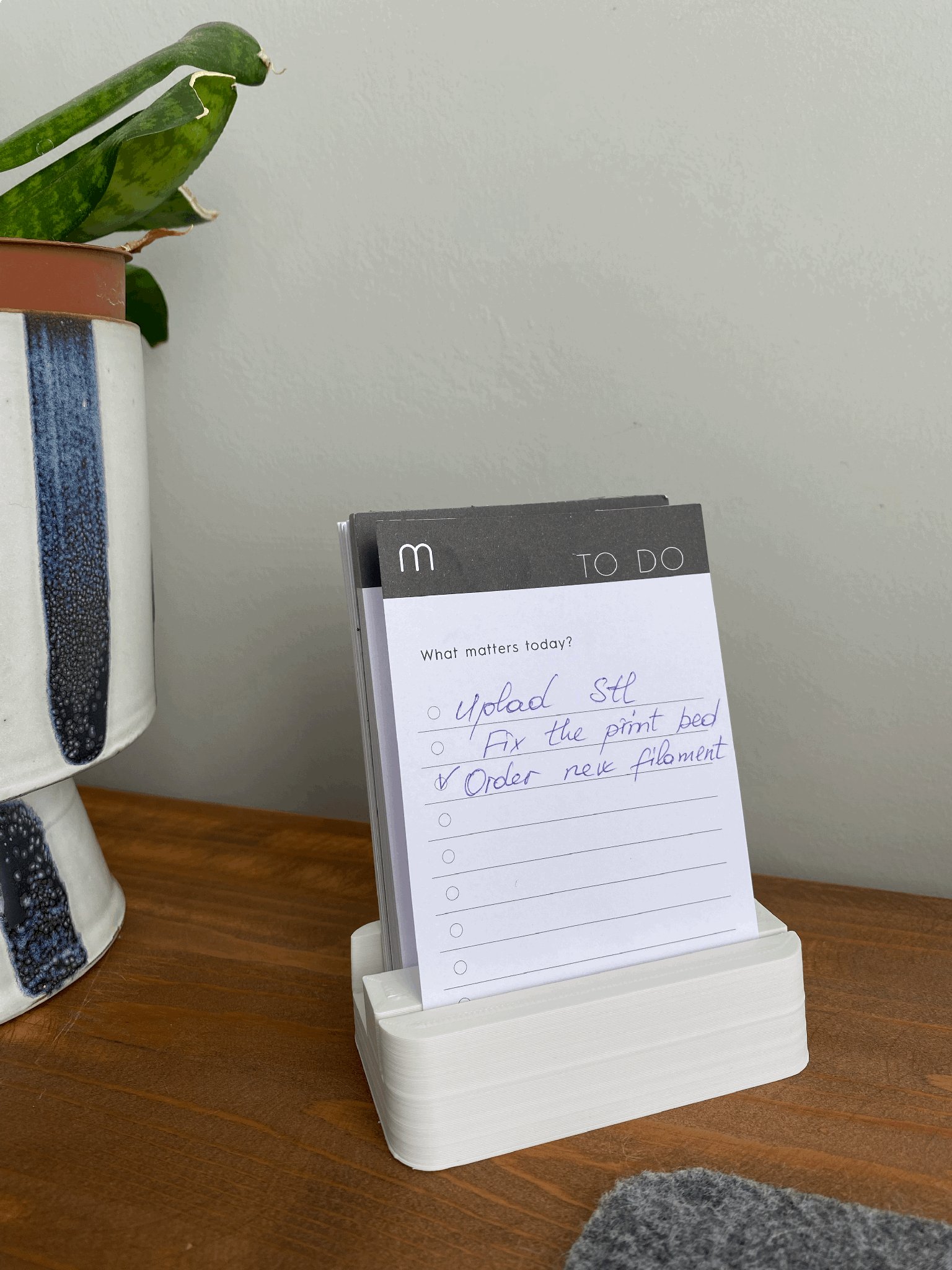 Giá đỡ ghi chú và danh sách việc cần làm với ngăn bổ sung