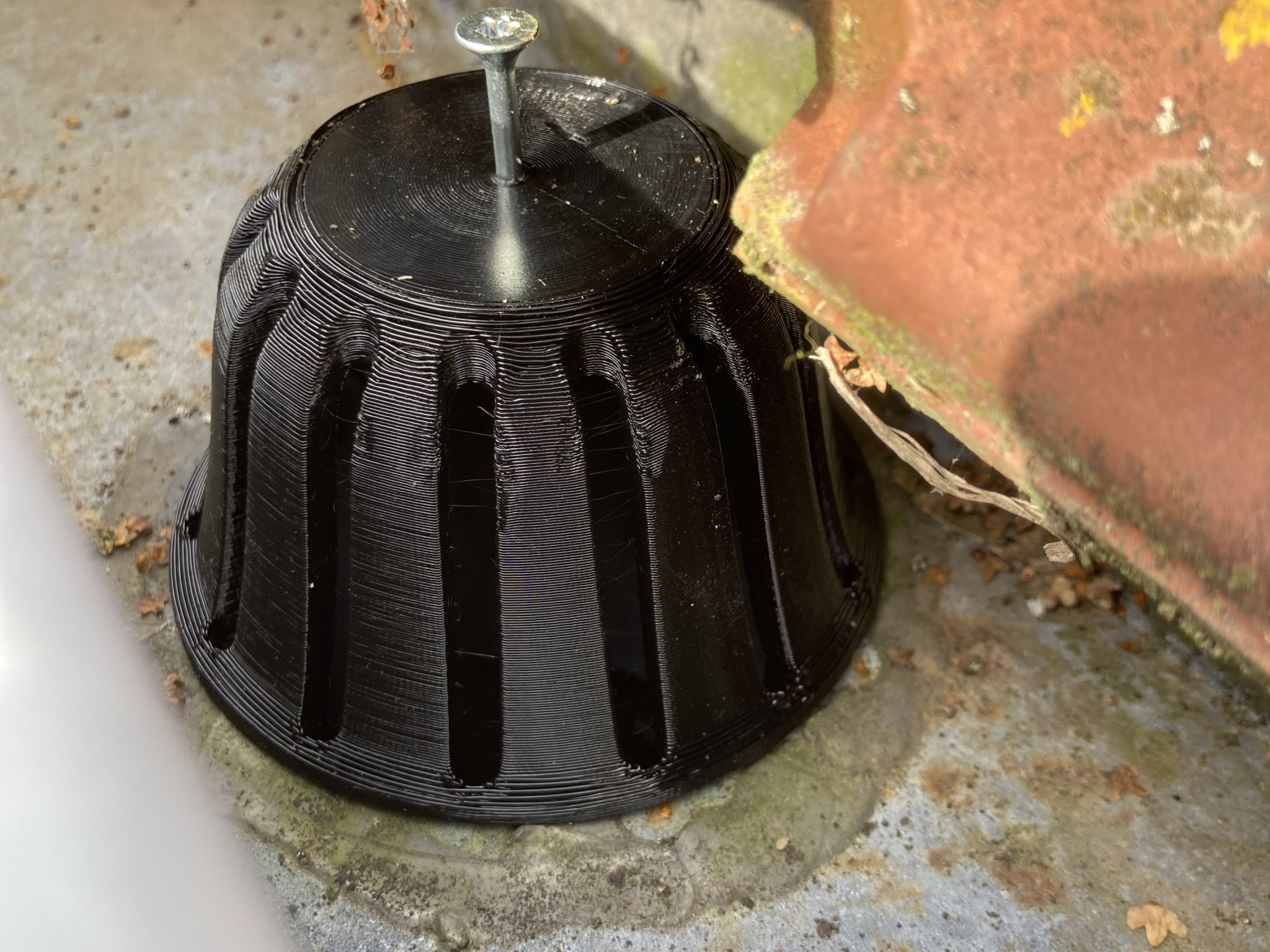 Bộ lọc rãnh 80-82mm ngăn lá vào máng xối