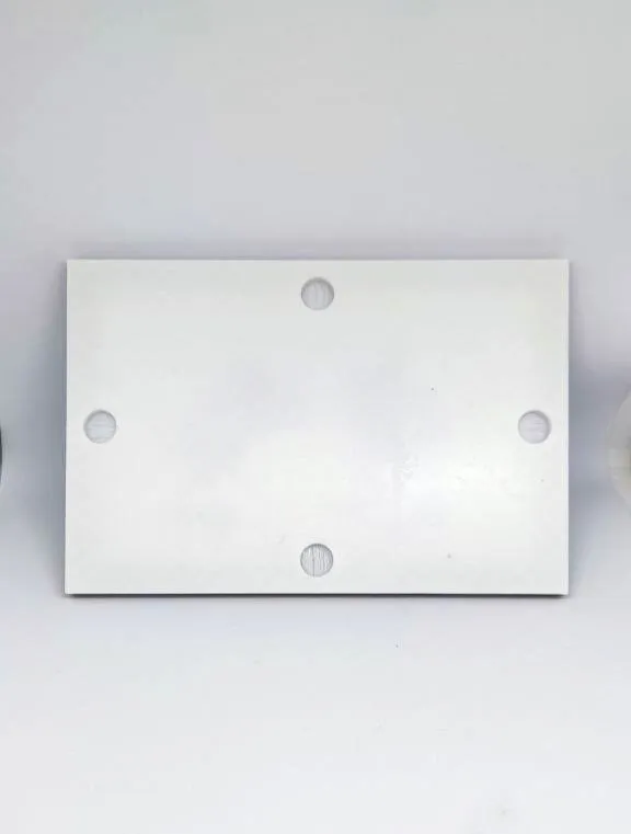 Khung hình Mickey và Minnie hôn dễ thương cho trẻ em