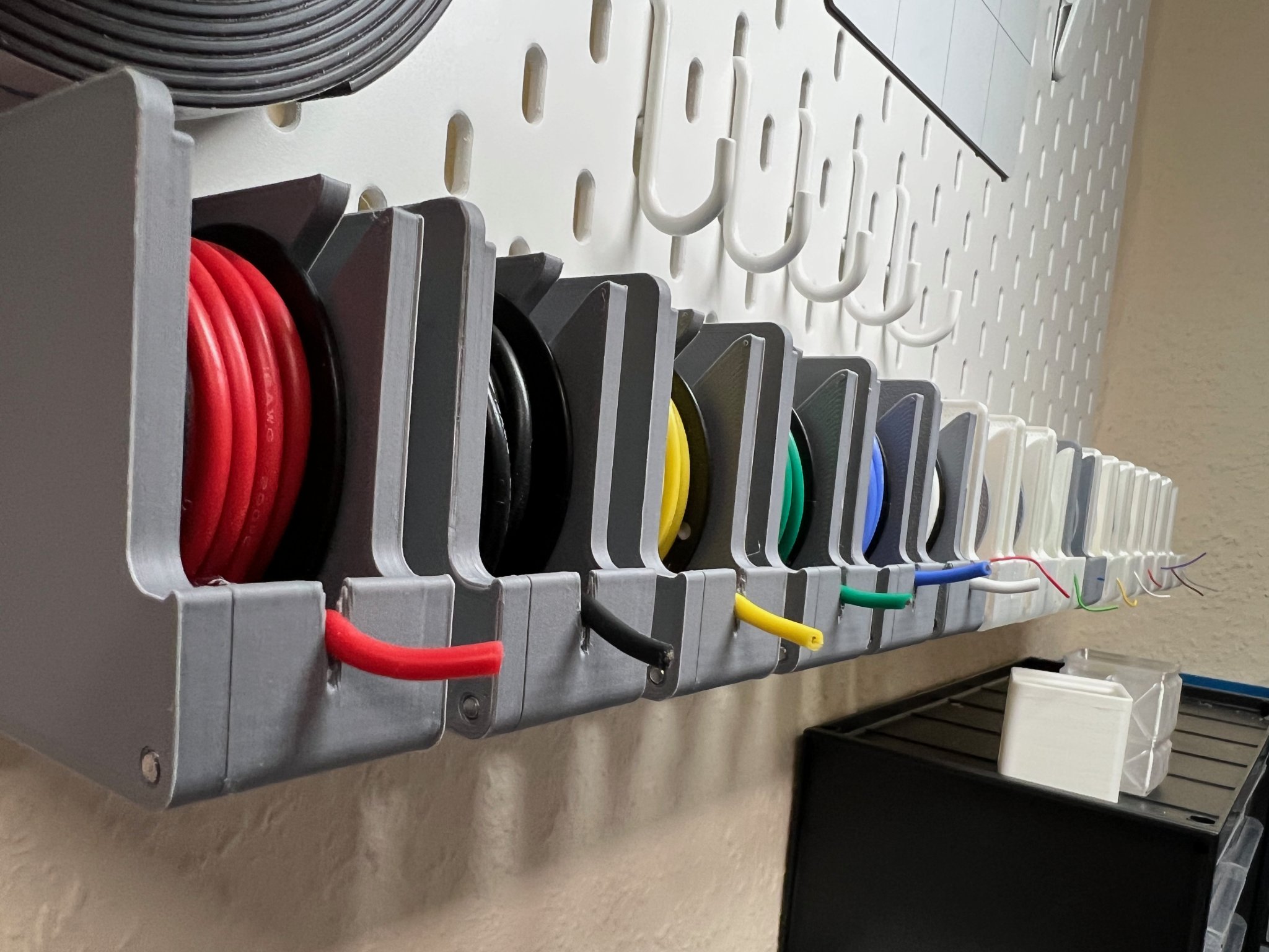 Giá đỡ cuộn dây tương thích Skadis cho cuộn 22mm