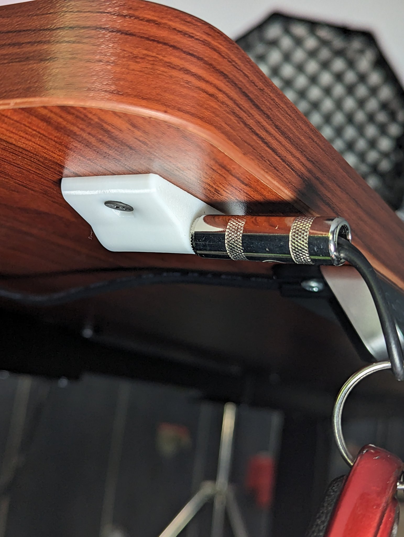 Giá đỡ chìa khóa với jack 3.6mm để dưới bàn