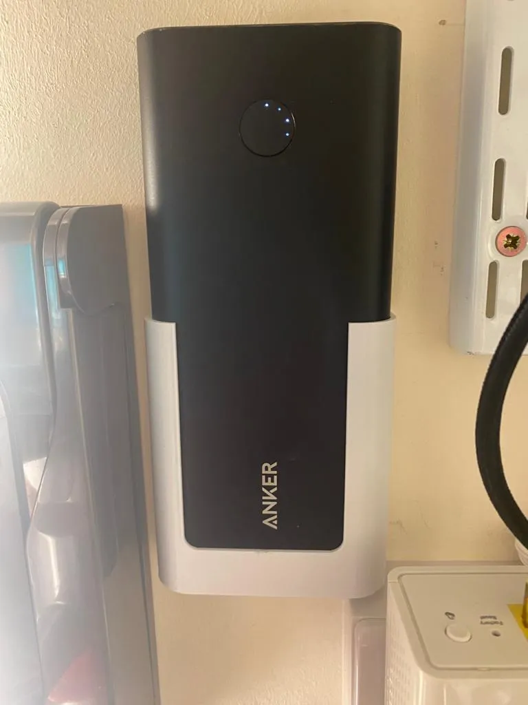 Giá treo tường cho Anker PowerCore+ 26800