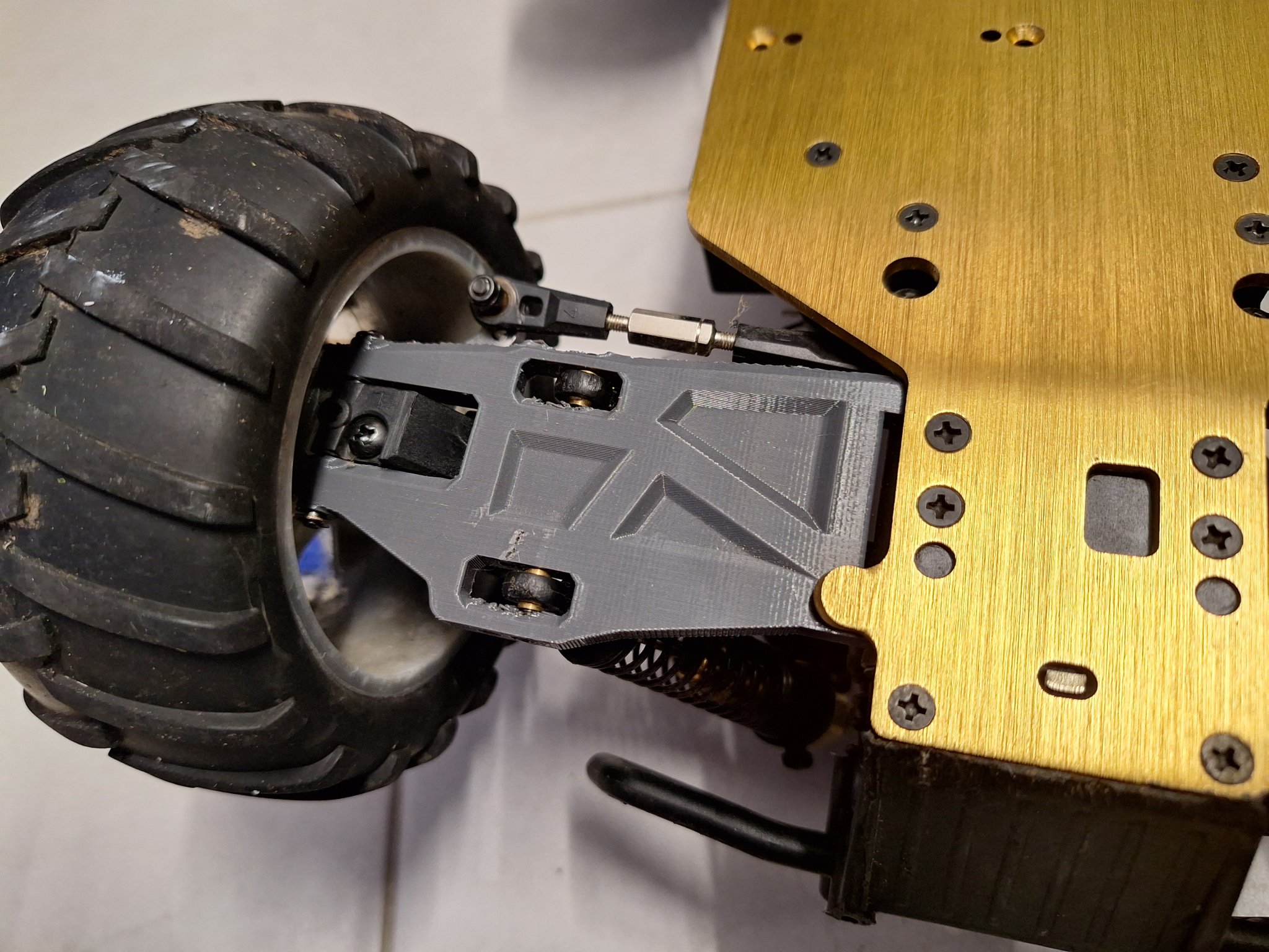 Cánh tay treo trước dưới 08005 cho xe Monster Truck Amewi