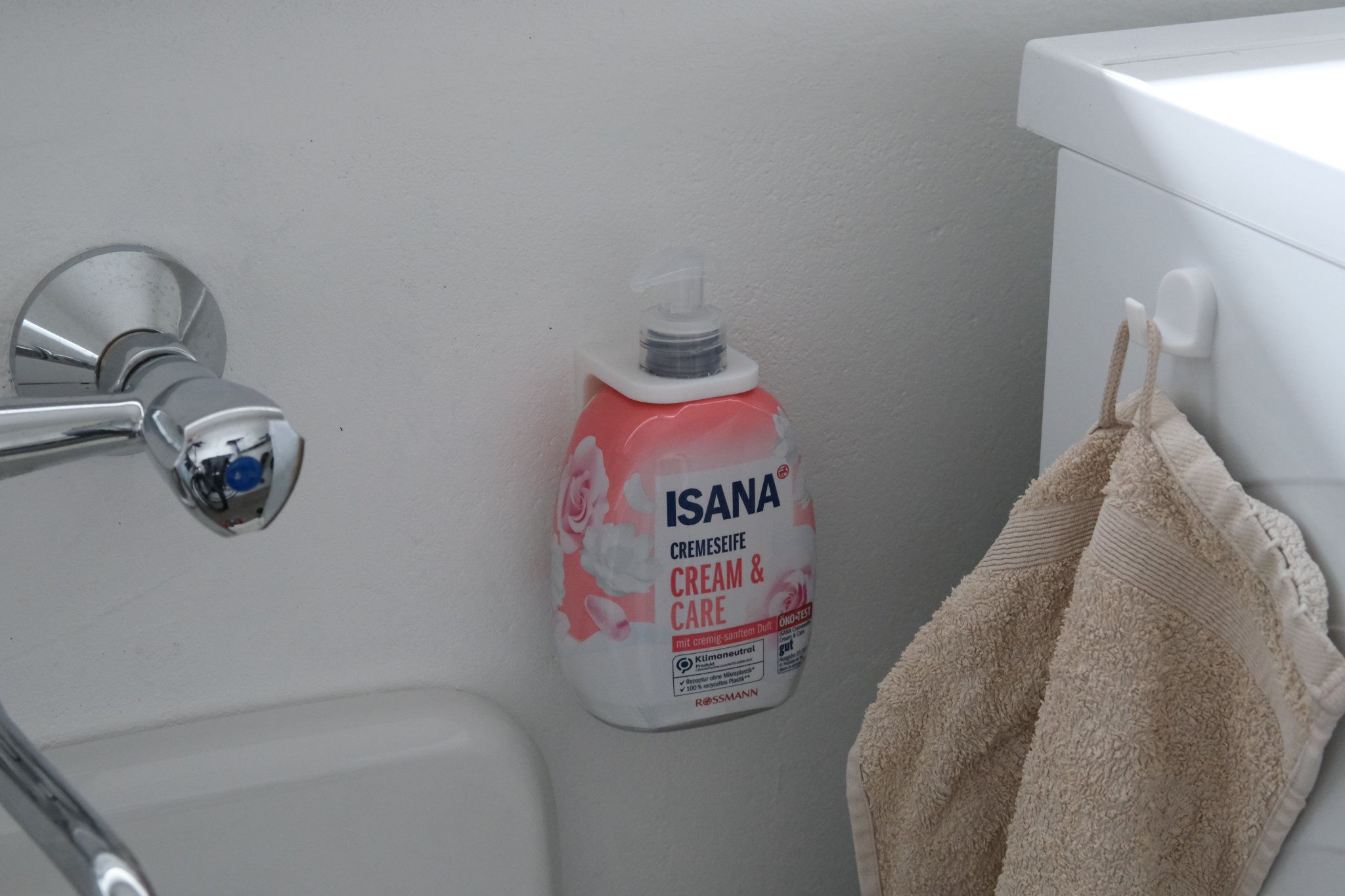 Giá đỡ gắn tường cho bình xà phòng thương mại