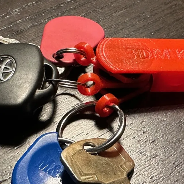 Chìa khóa đa năng với móc treo dễ dàng tháo lắp