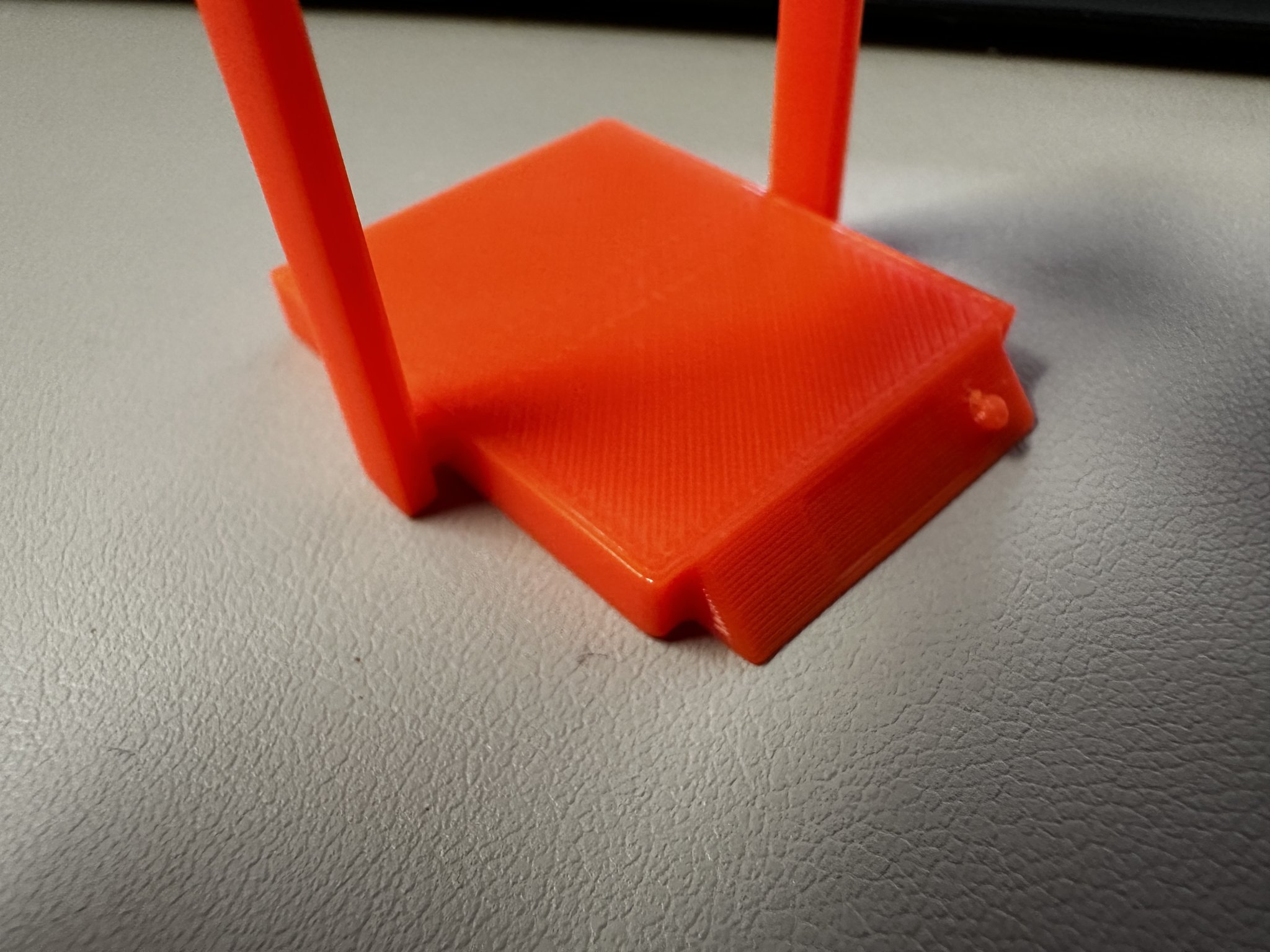 Móc khóa Prusa với chức năng lật bàn in độc đáo