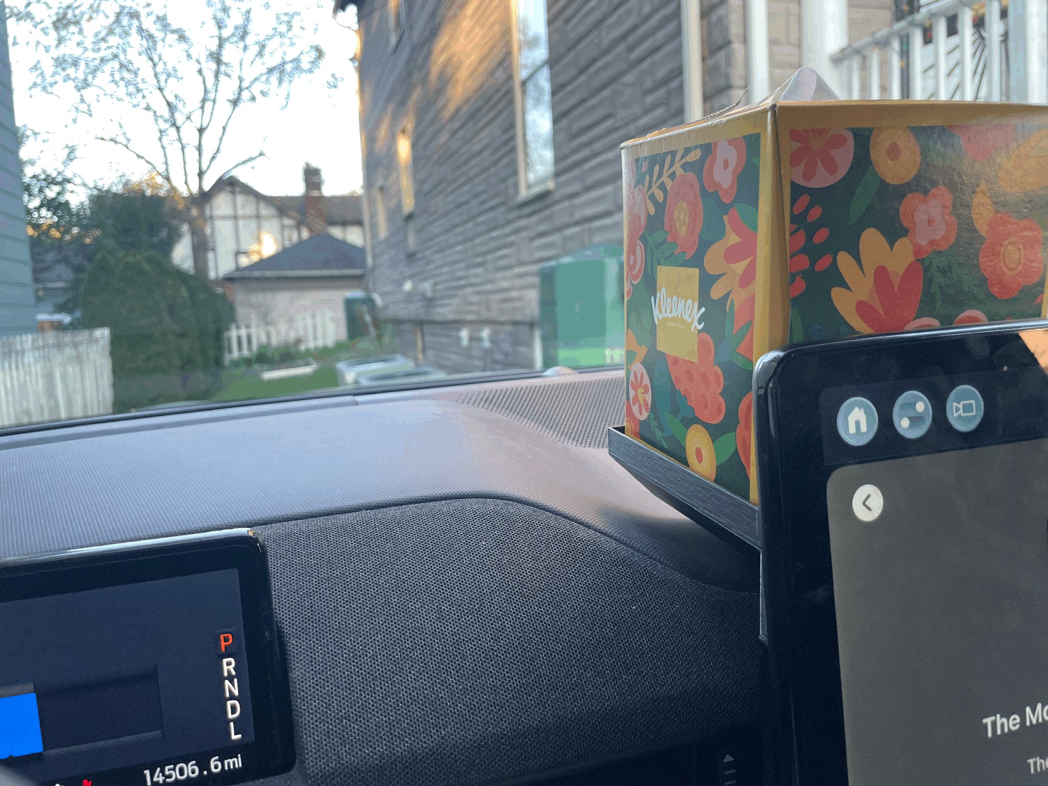 Giá đỡ hộp khăn giấy cho Mustang Mach-e 2021